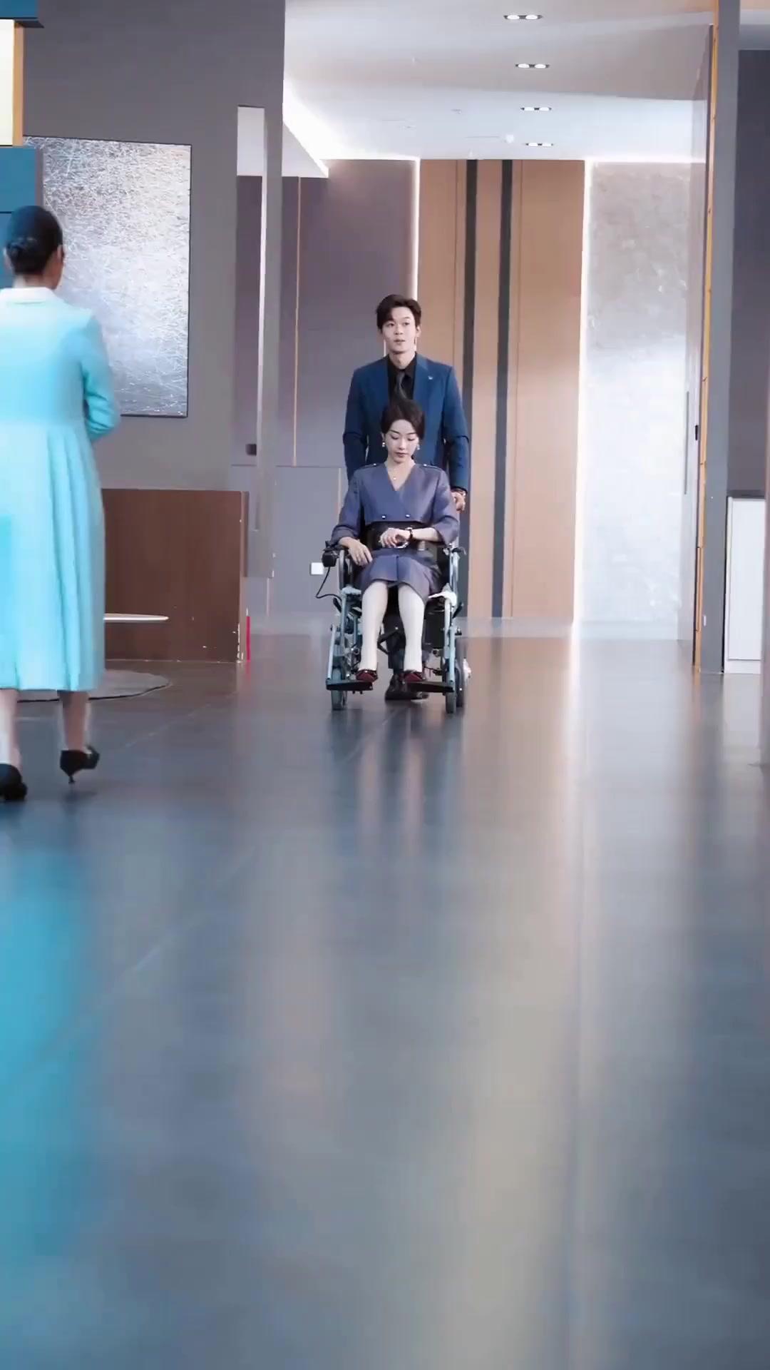 (Lồng tiếng) Không Thể Chạm Tới