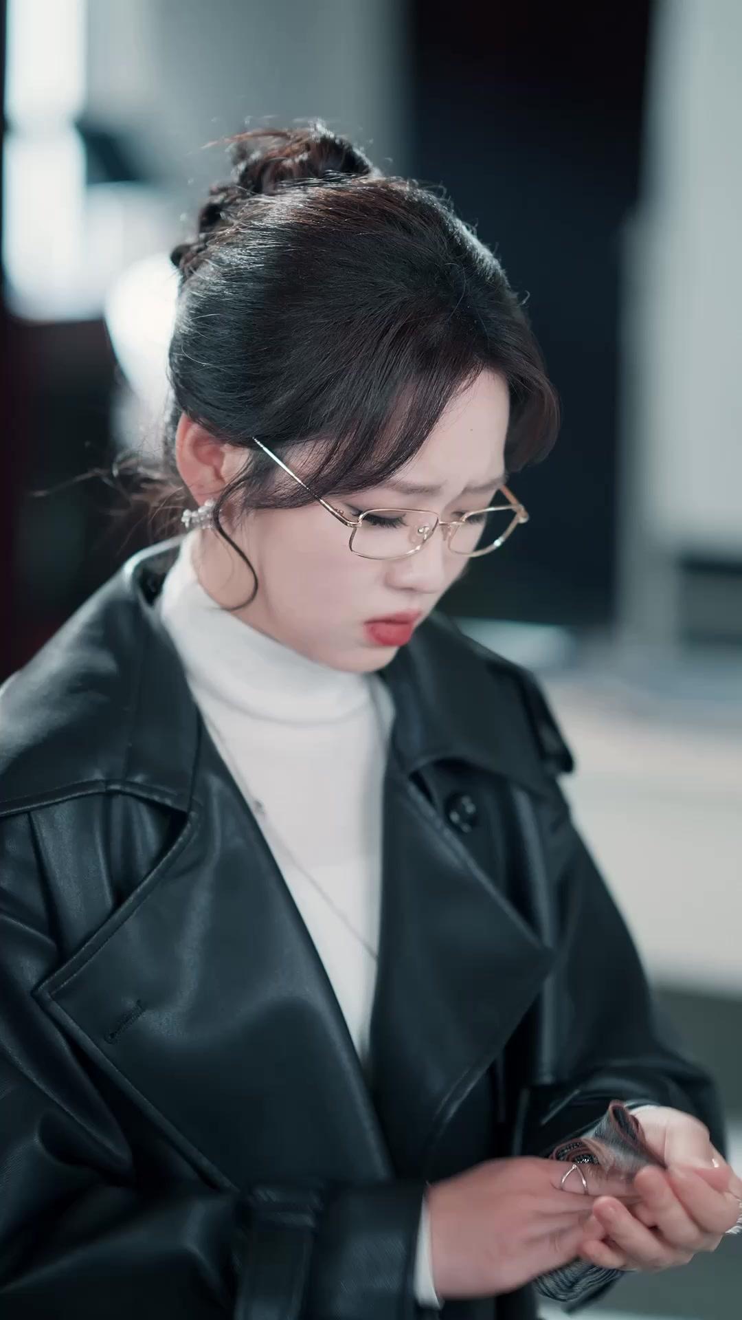 LA CONSEILLÈRE PIQUANTE