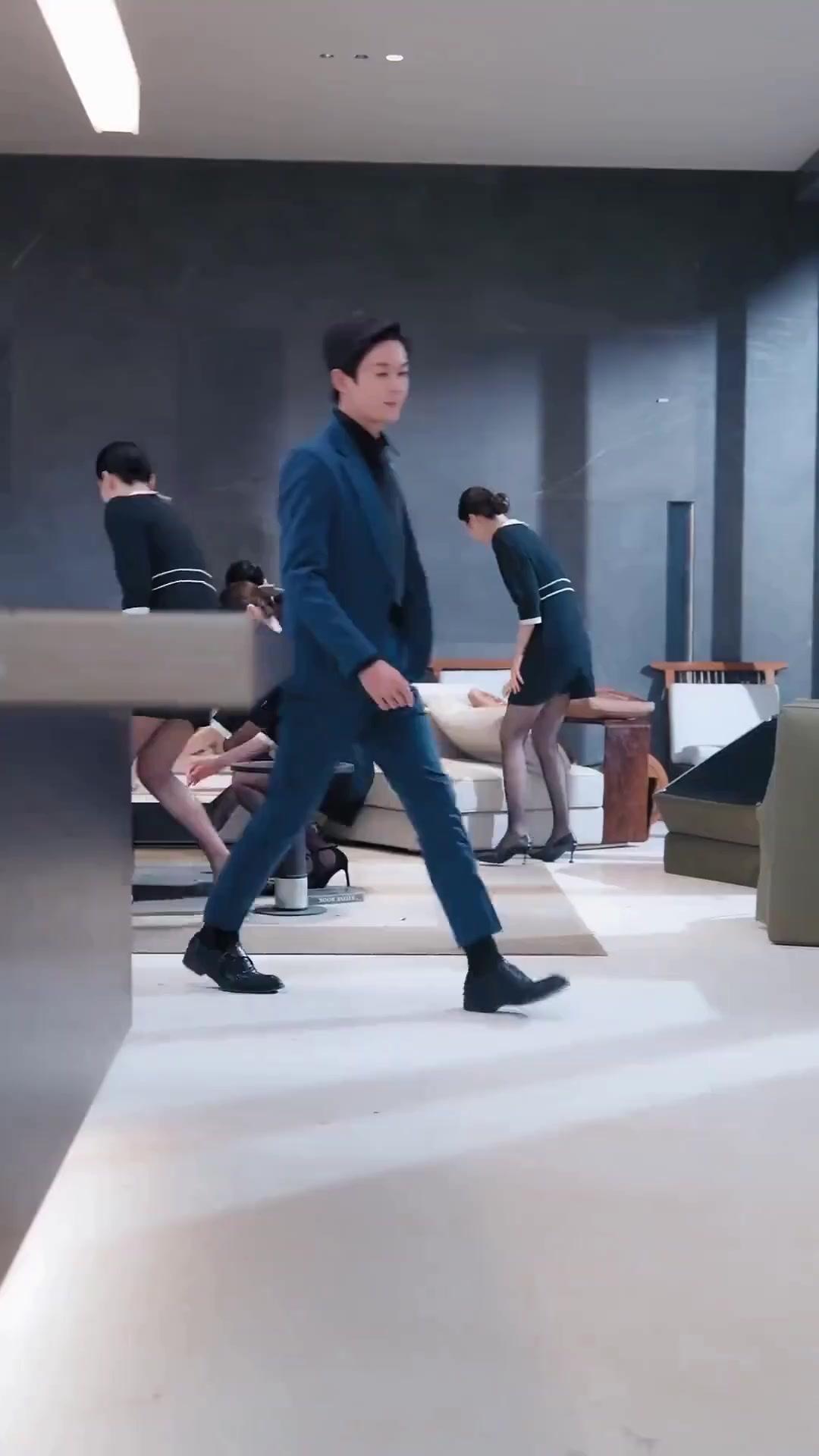 (Doublage) INTOUCHABLE, MAIS DÉSIRÉE