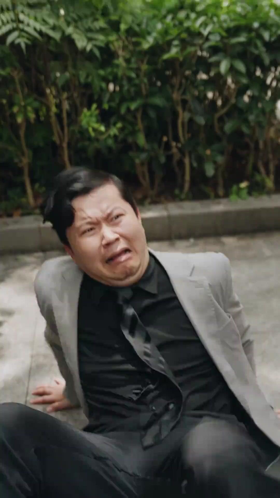 Onunla neden uğraşıyorsun?