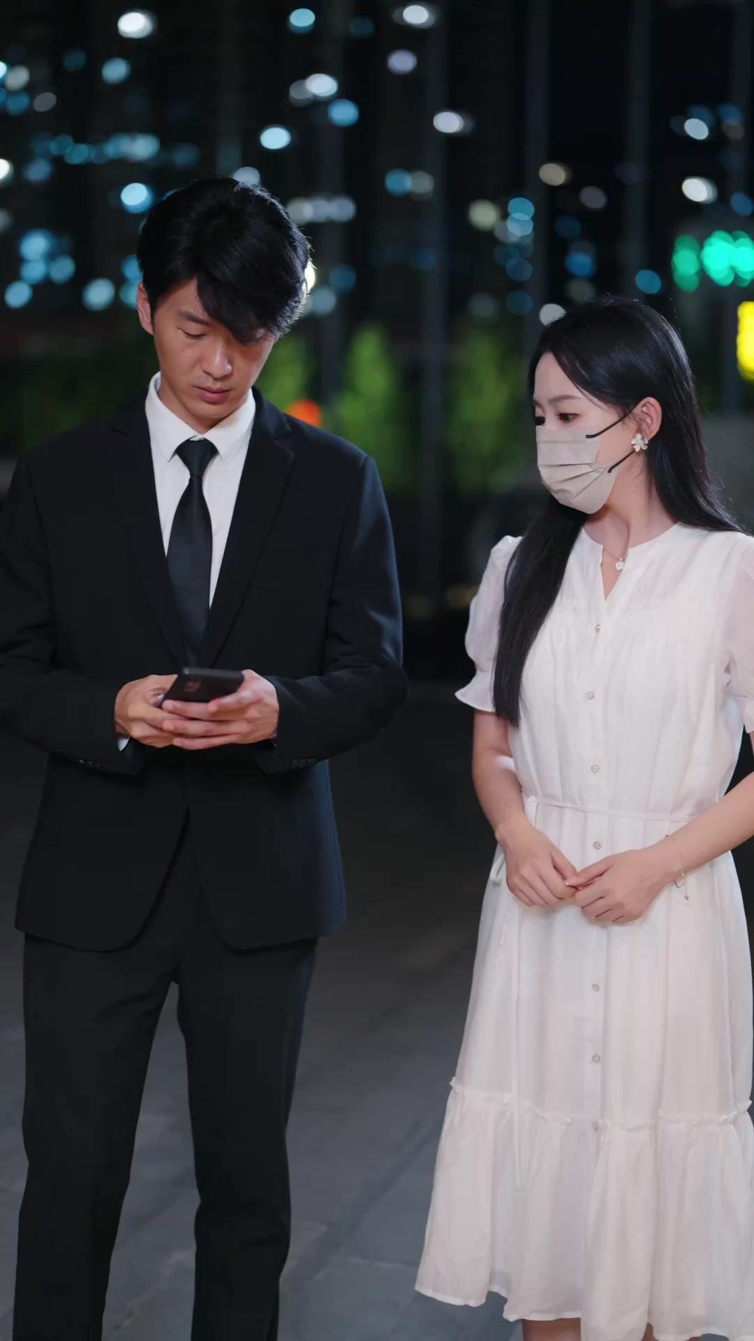 Bayangan Di Balik Senyum Indahmu