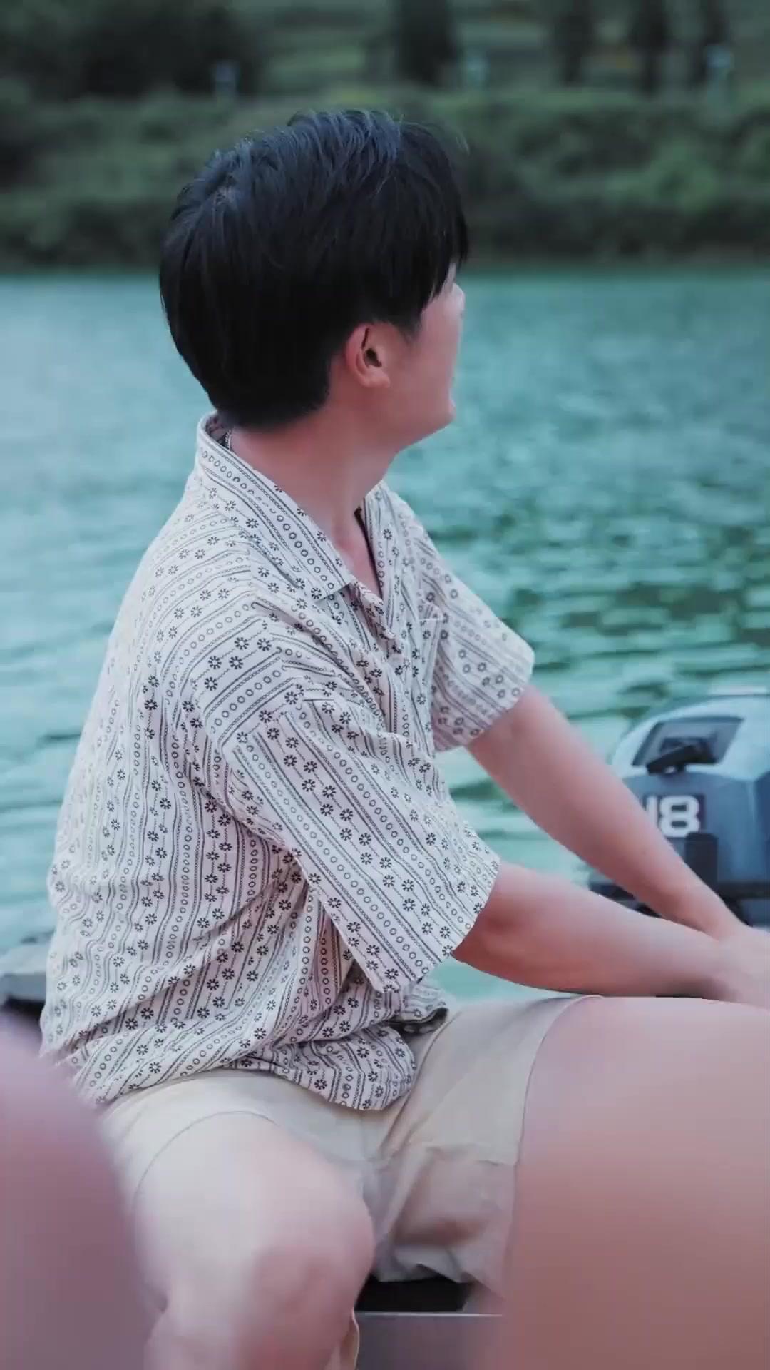 (Dublajlı) Köpekbalığı Adası