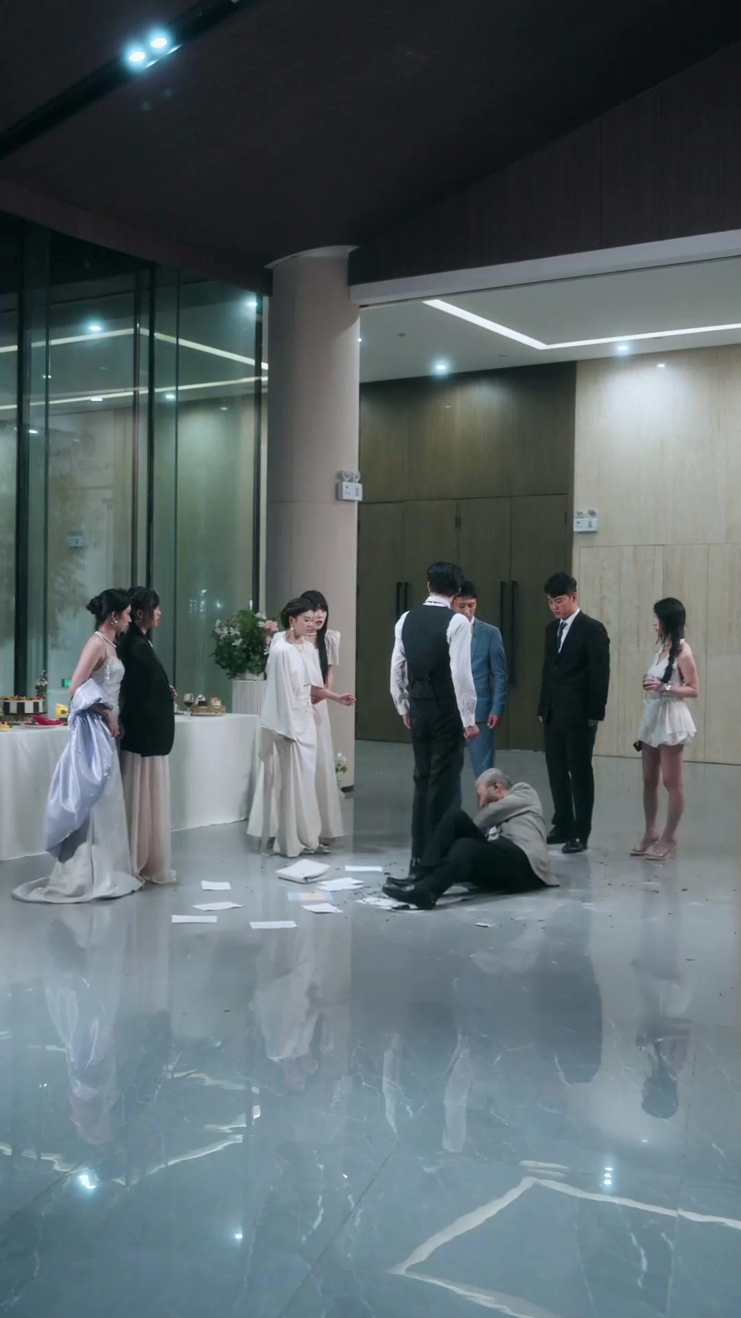 TRAQUÉES PAR L'AMOUR