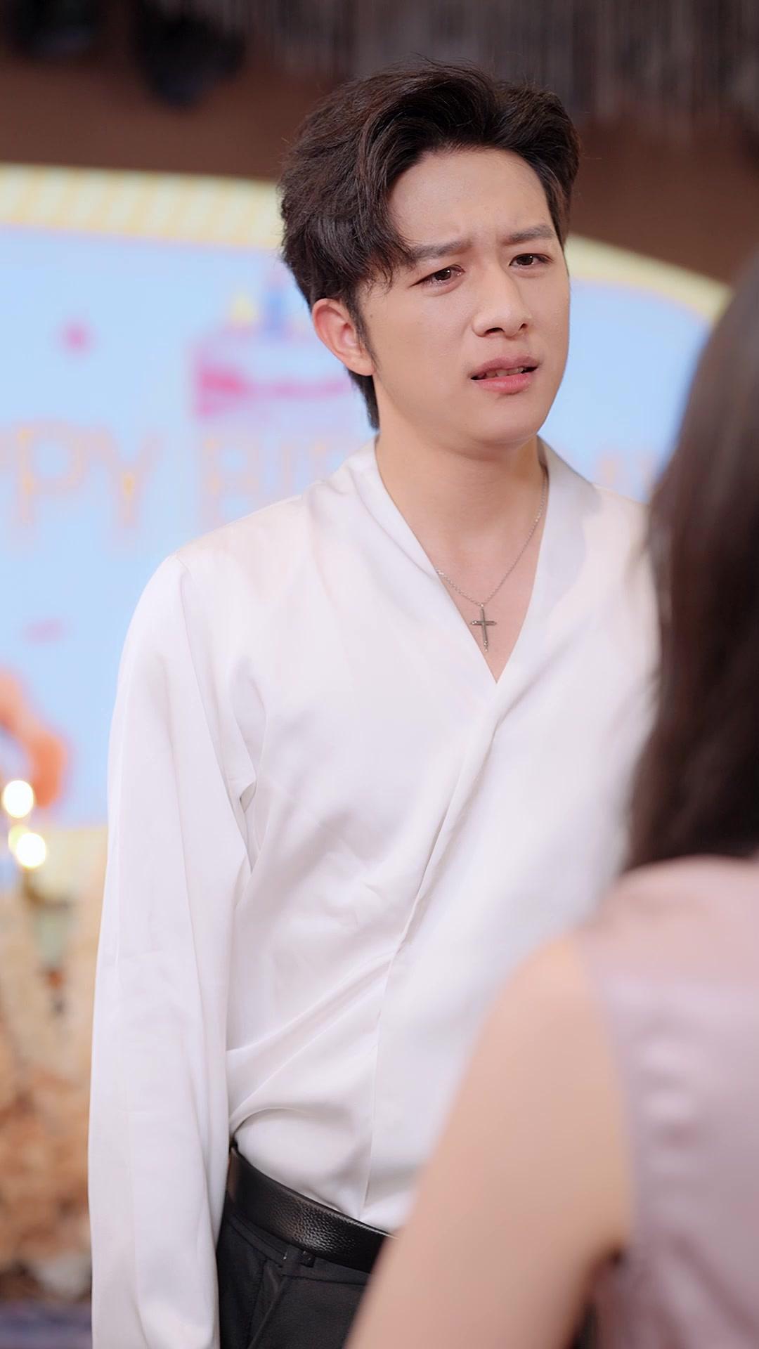 Dia Pilih Dia, Aku Bersinar