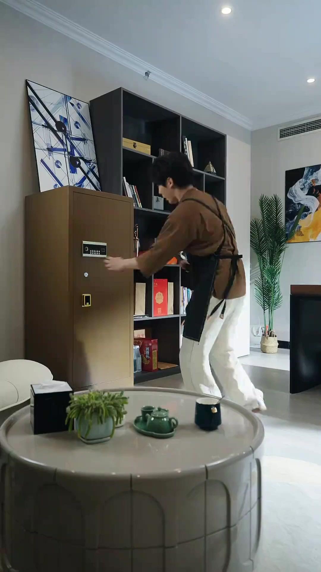 (吹き替え) 裏切り者の声はもう届かない