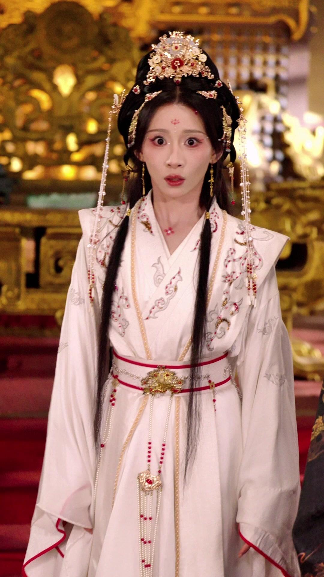 الإمبراطور الطائش الذي أنقذ عرشه بالزوجات