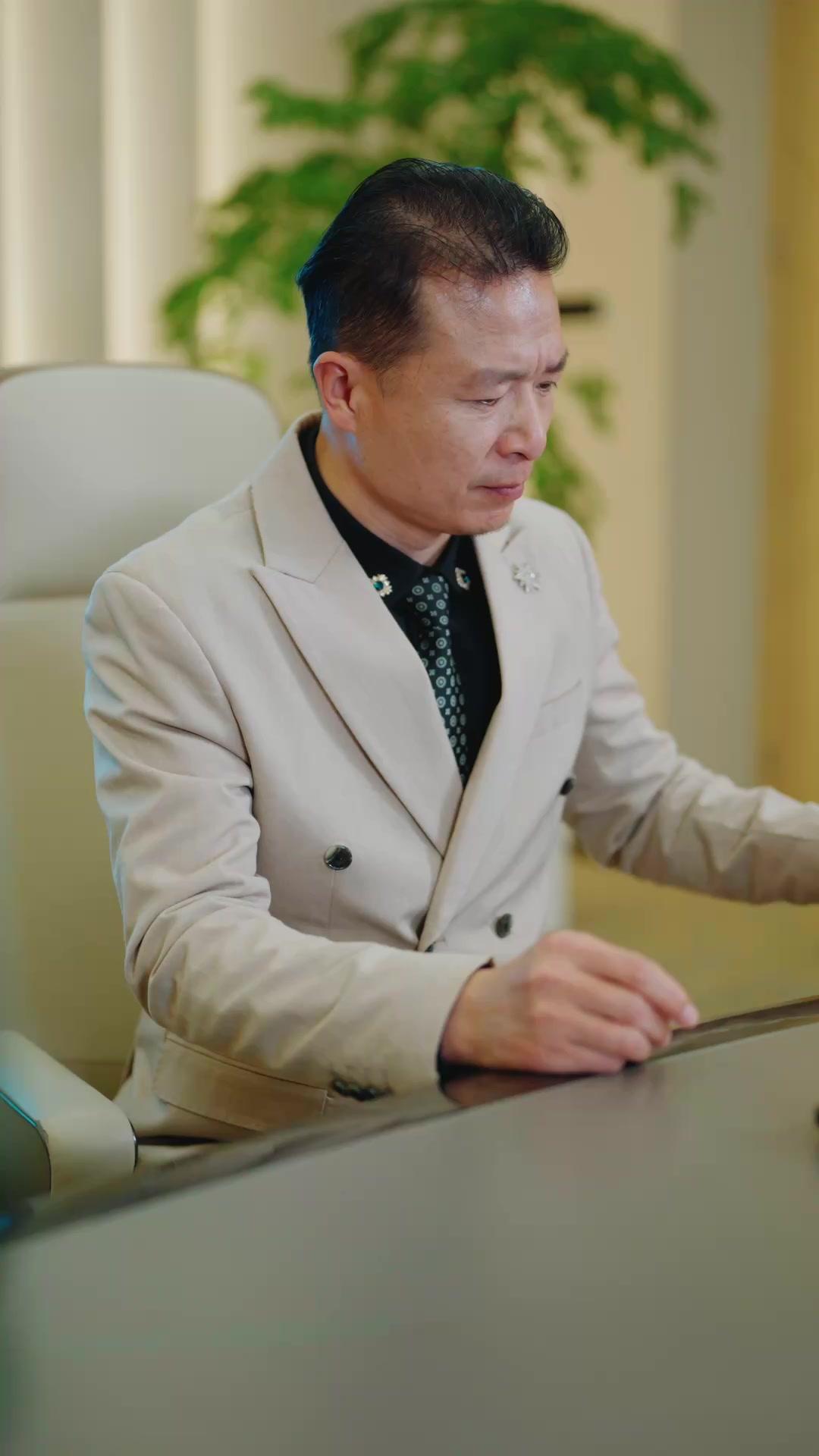 LE REGARD QUI PERCE TOUT