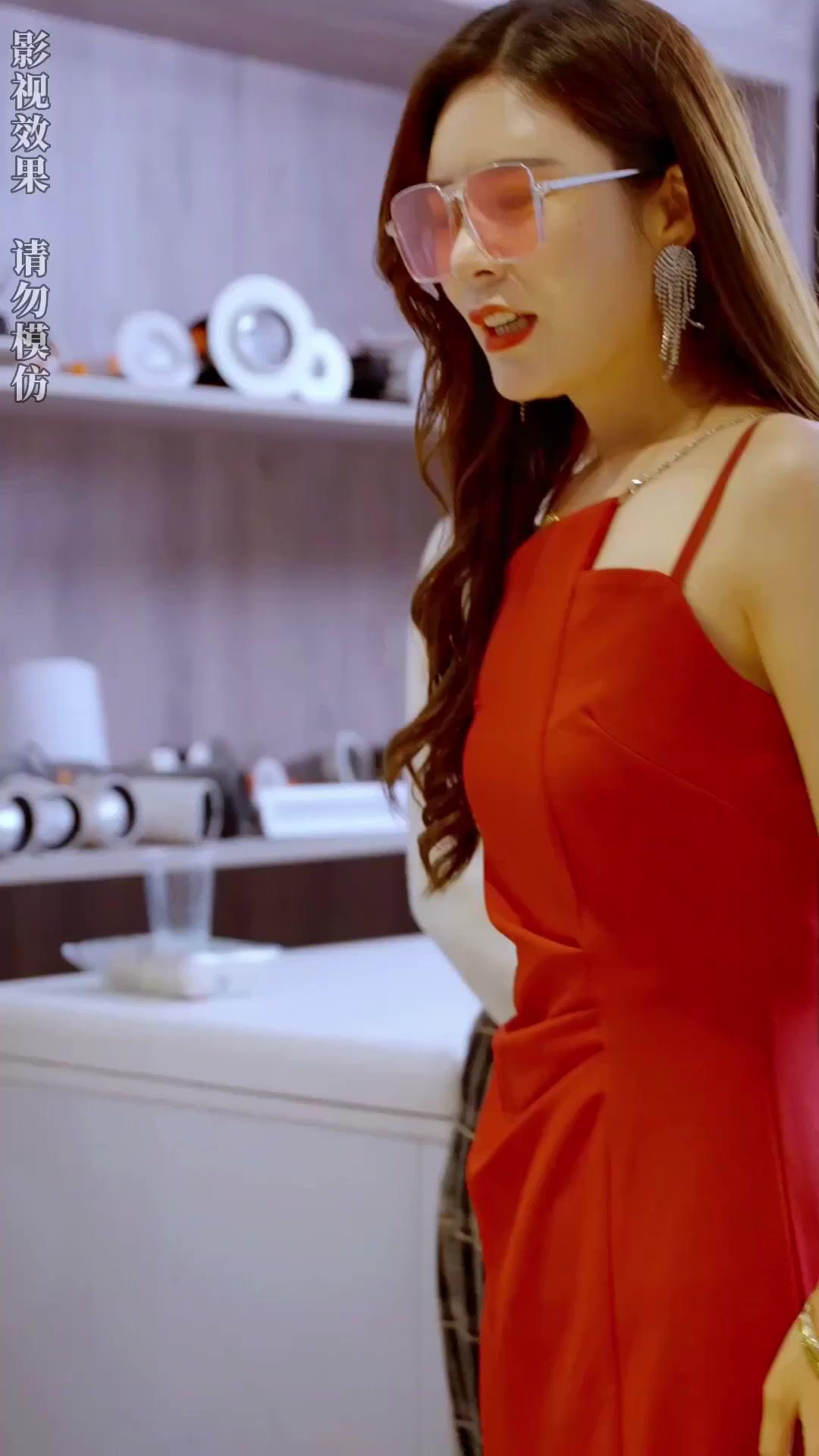 زوجي مدللني بجنون