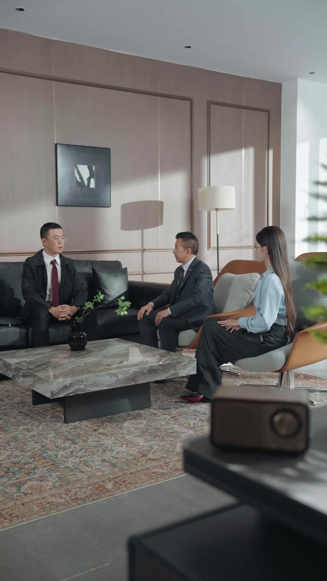 Nueva profesora: bella e imponente