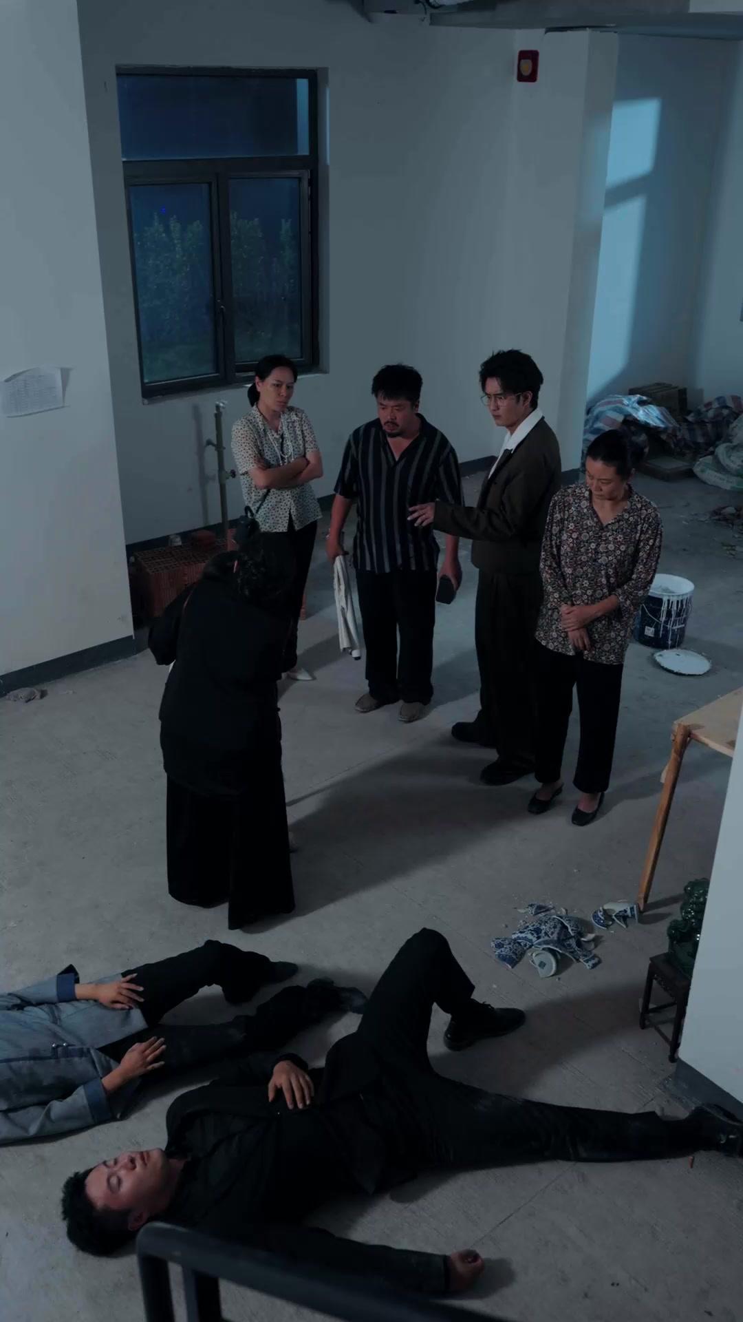 Phoenix Man vs. Billionaire Queen: Downfall