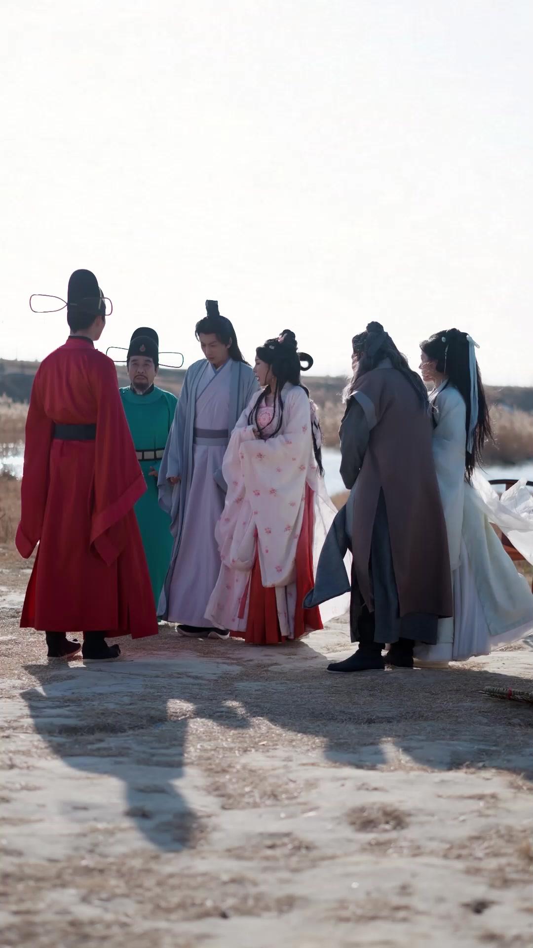 渣夫跪好，朕來了