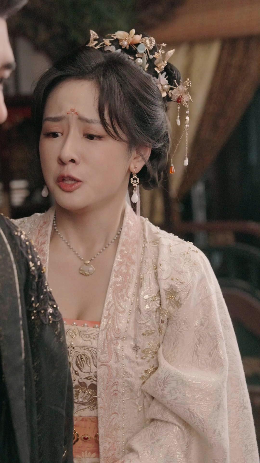 Your Majesty… I’m Just a Courtesan!