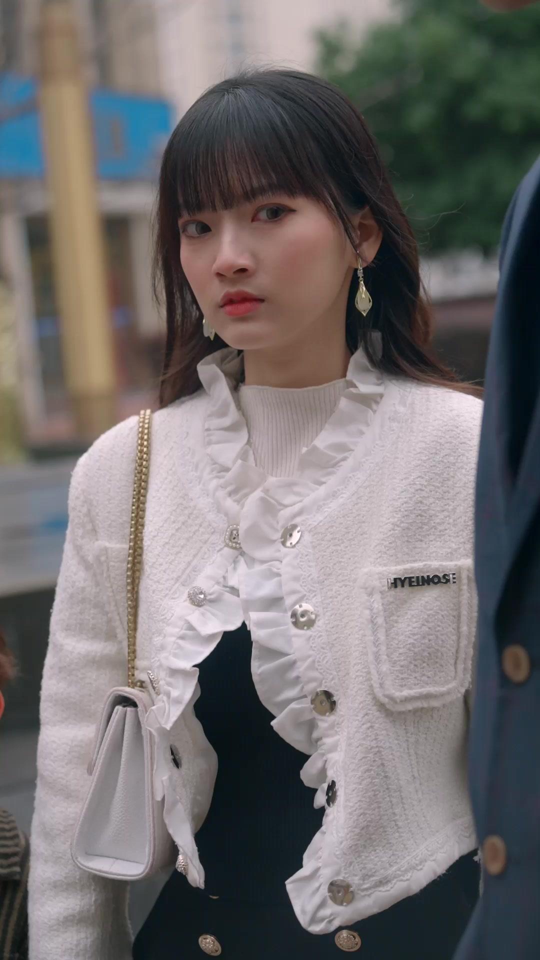 Mencari Jejak Jade Hitam