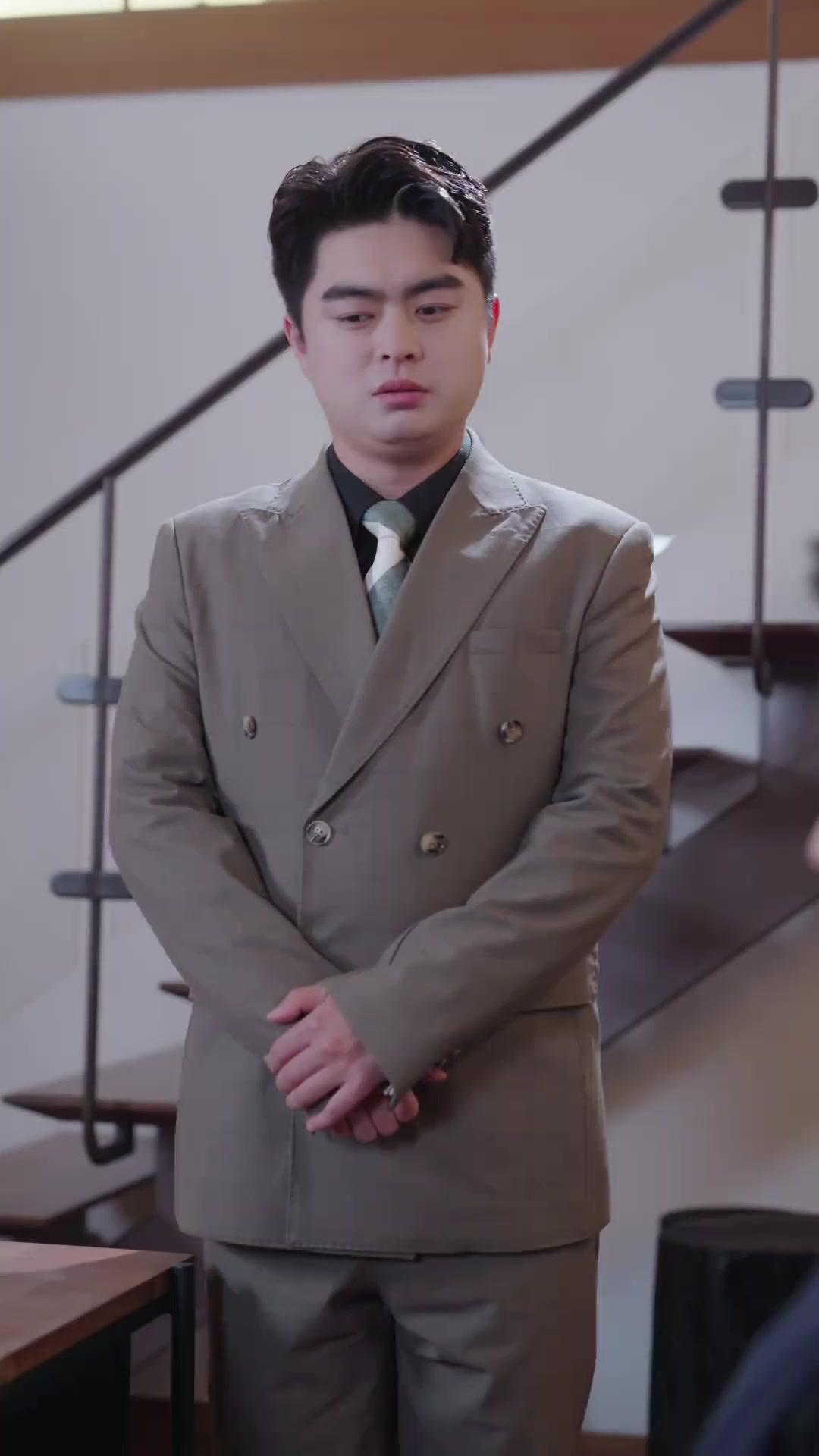 秘書の昼と鳥籠の夜