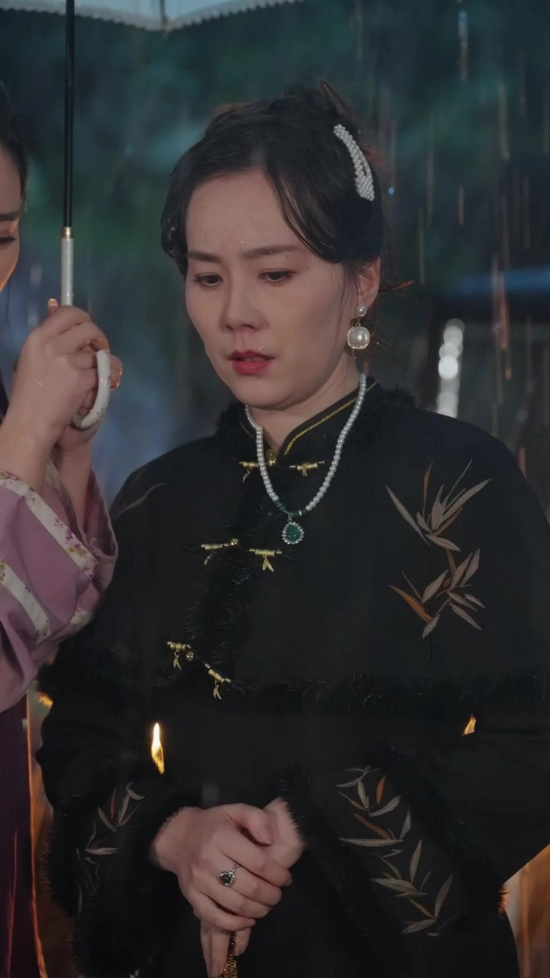 LA PETITE MAÎTRESSE DES OMBRES