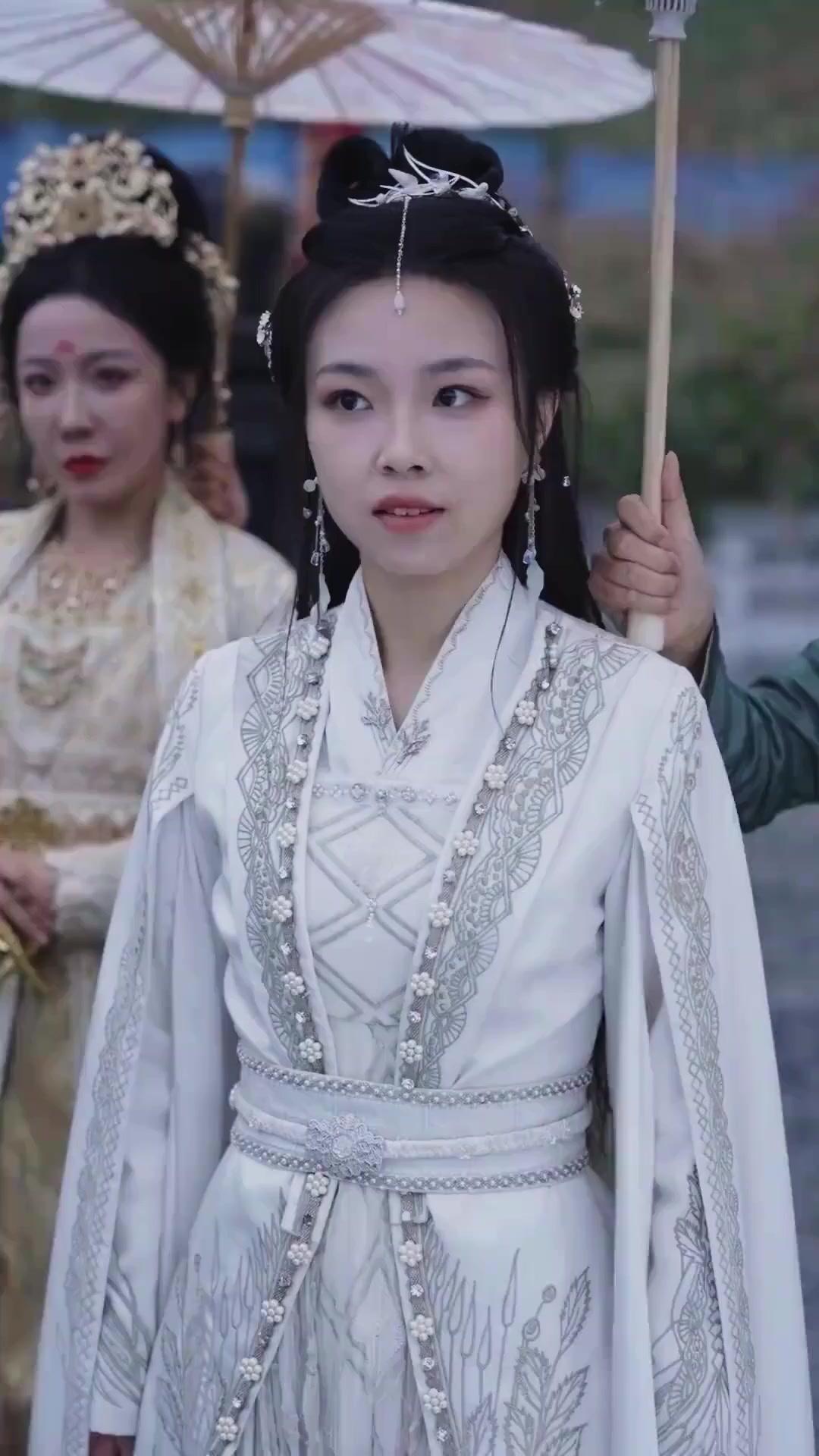 （Dubbed）No Mercy for the Crown