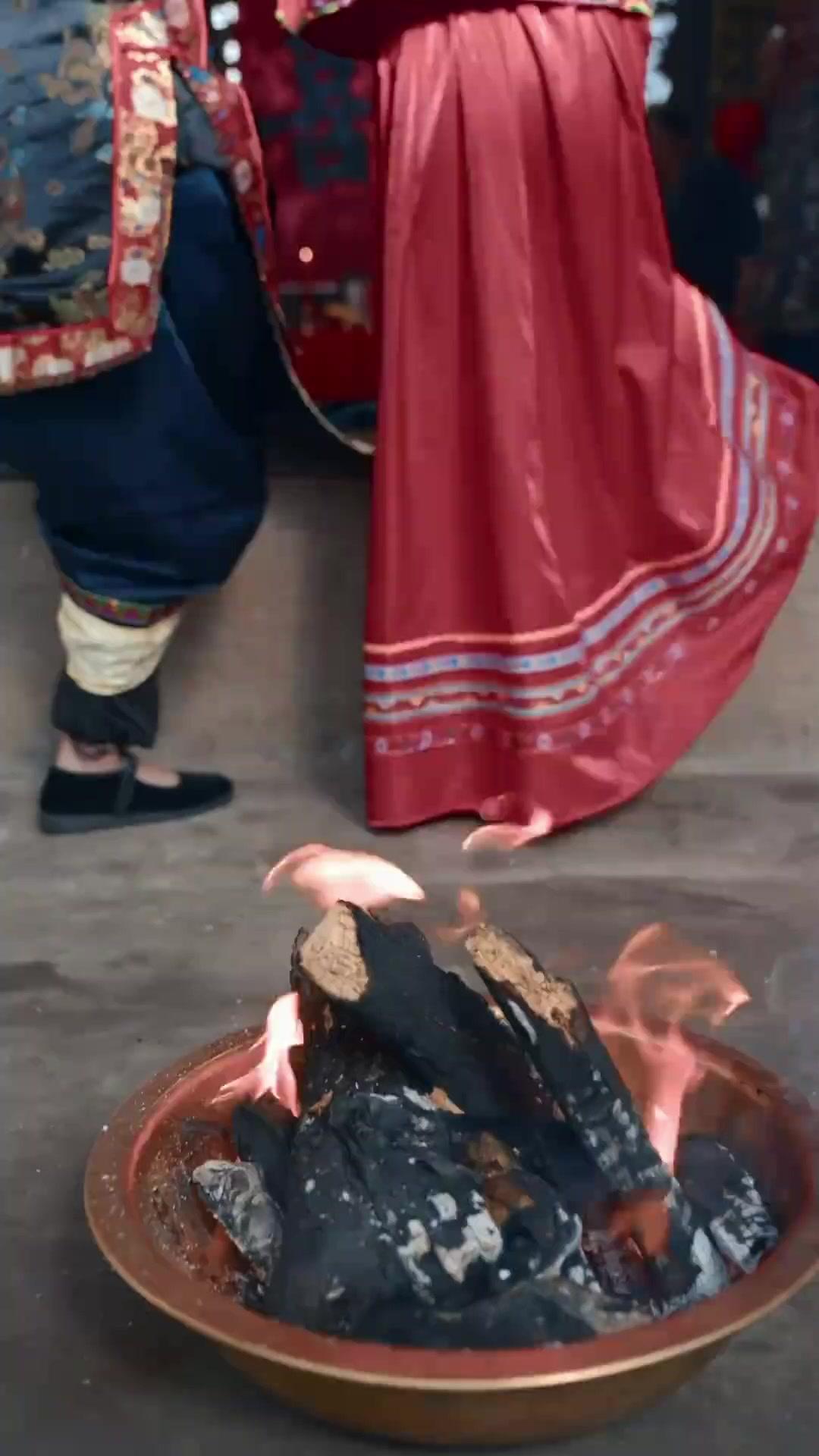 MON ÉPOUSE PORTE-BONHEUR, MON SALUT