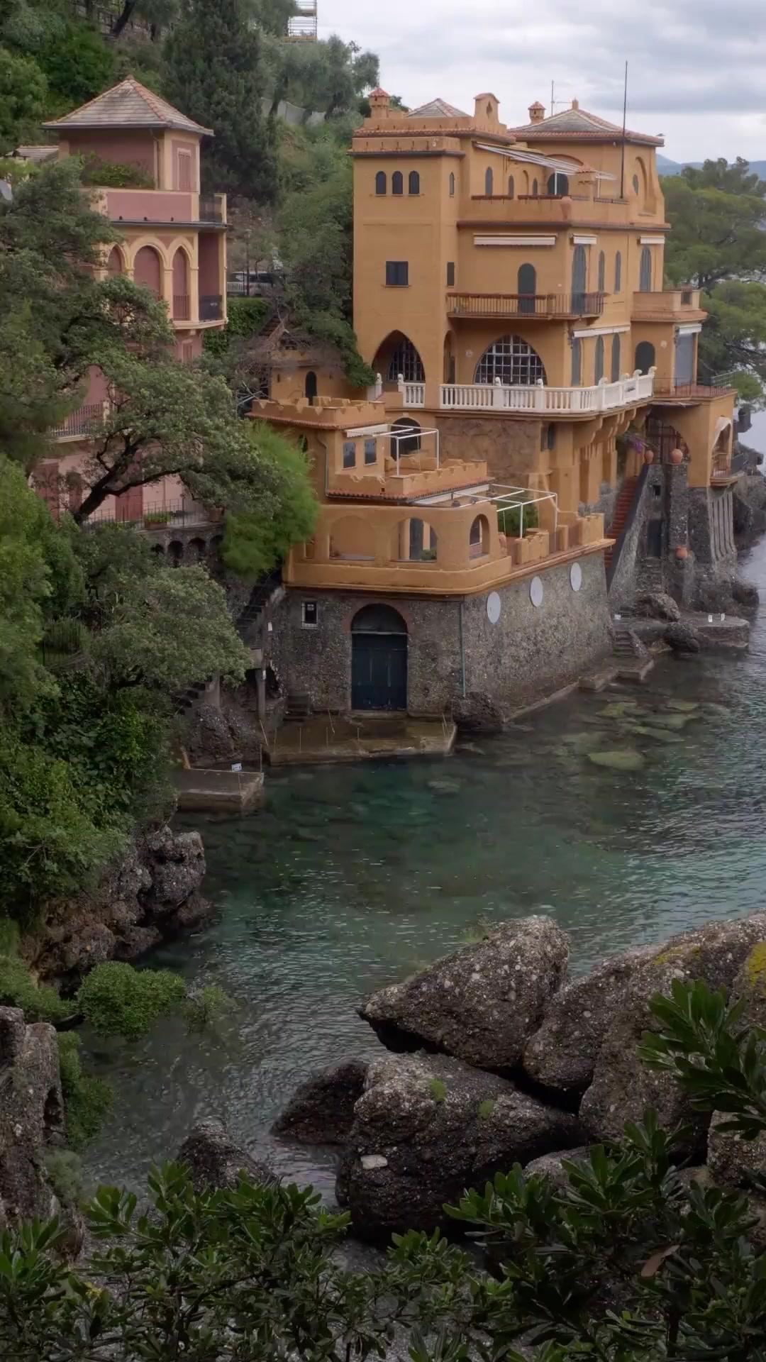 الطفلة تدخل المشهد، لا تدع أمي تهرب يا أبي