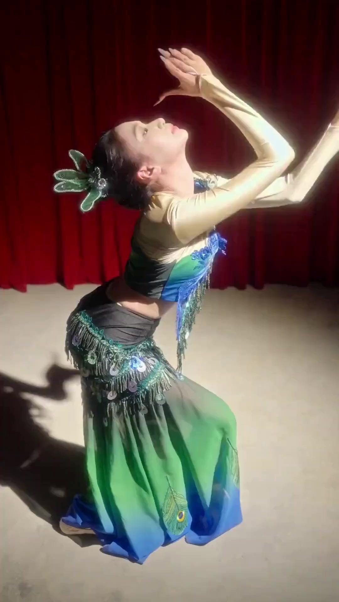 (Dubbed) On Pointe, Off Guard