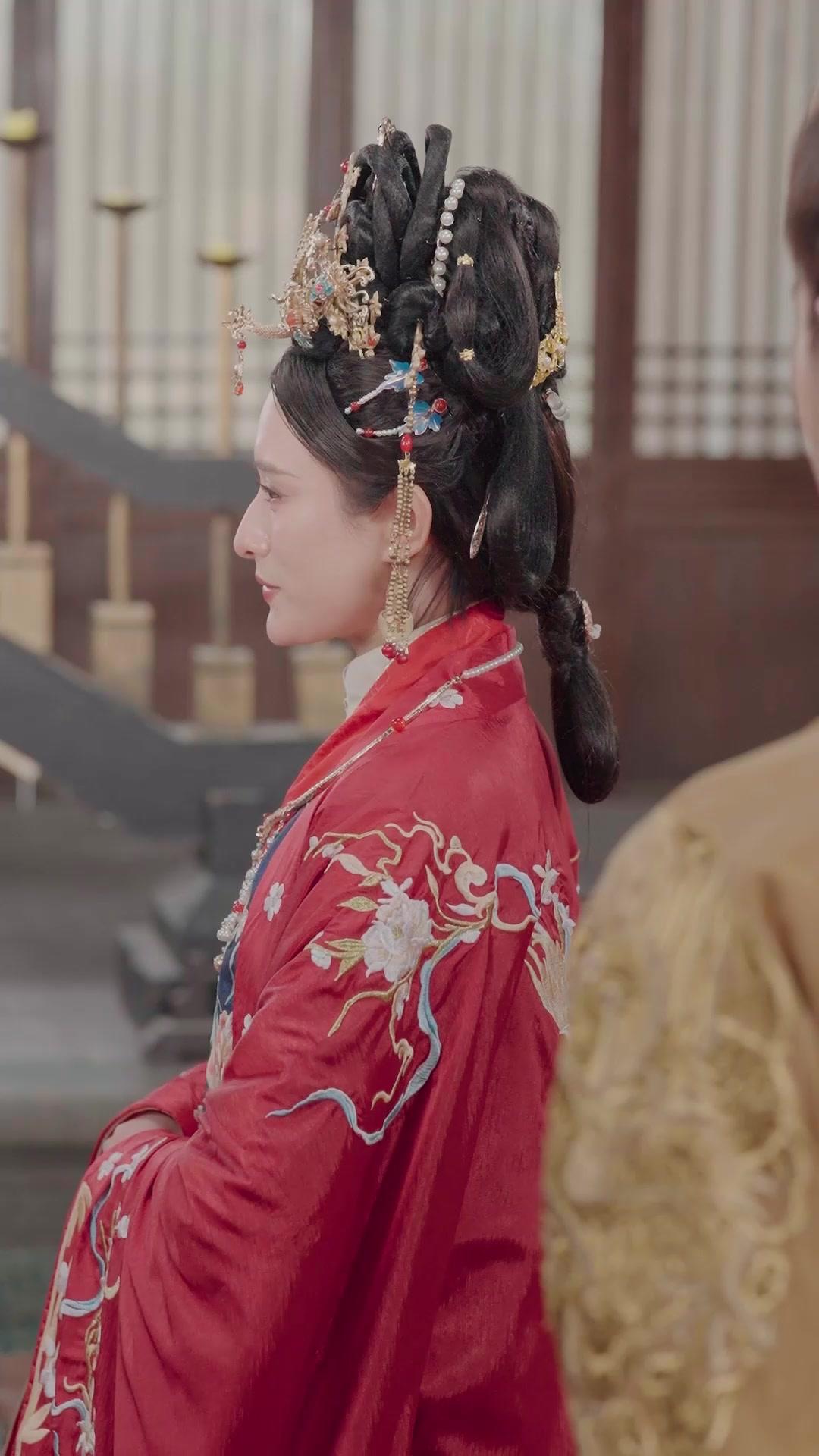 Die erste Phönix-Stickerin