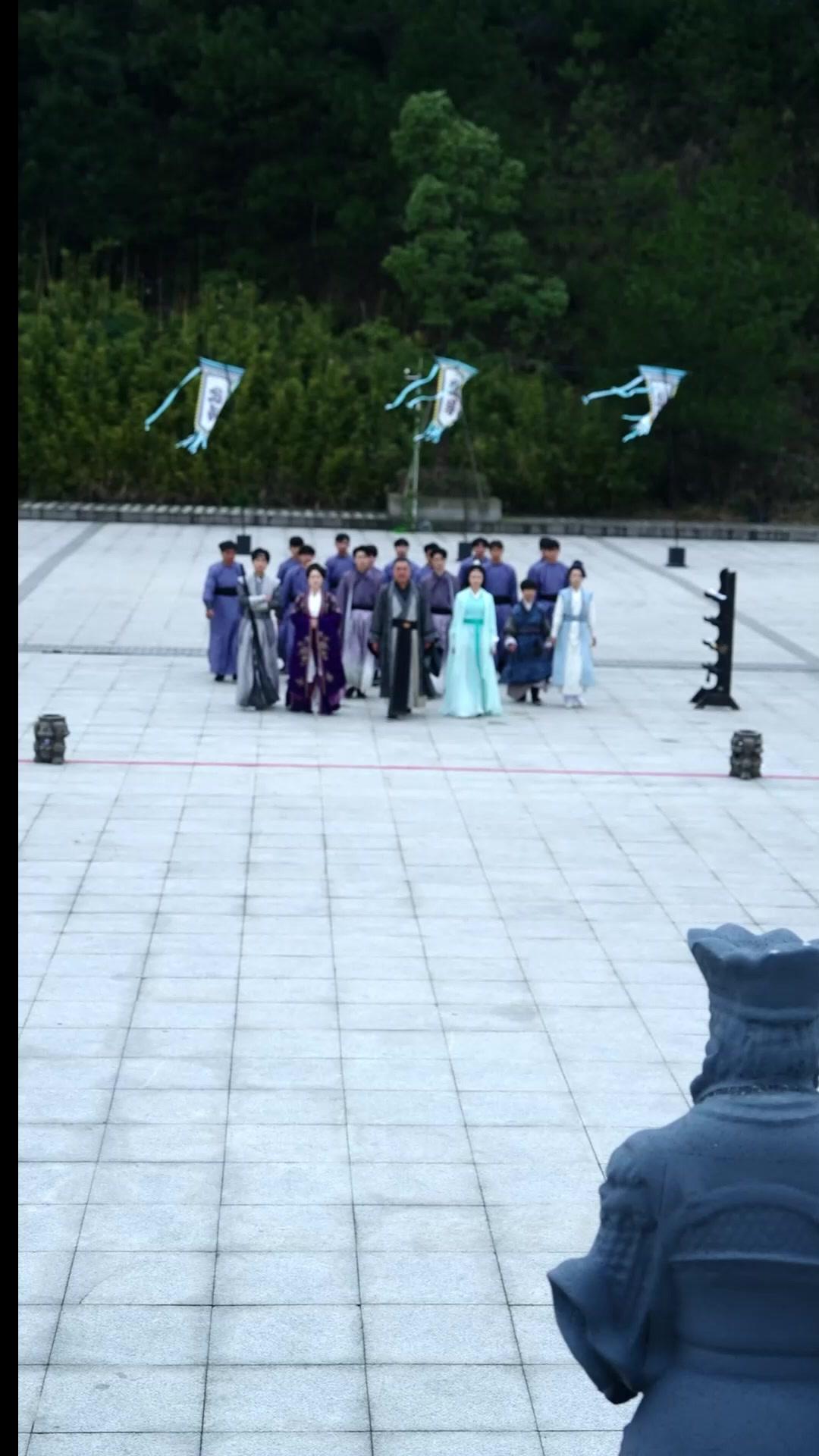 L’ÉPÉE DU JEUNE SAINT