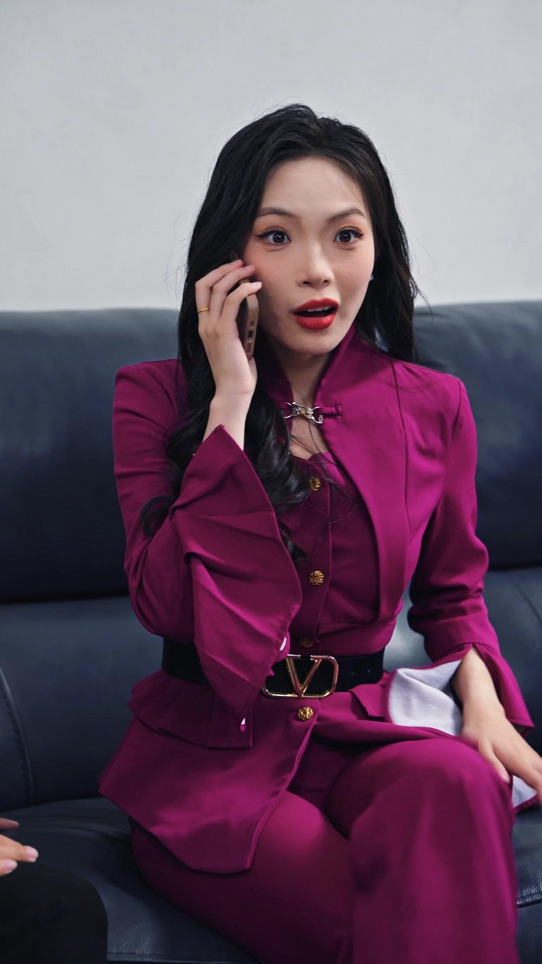 Sang Penyanyi Dibalik Topeng