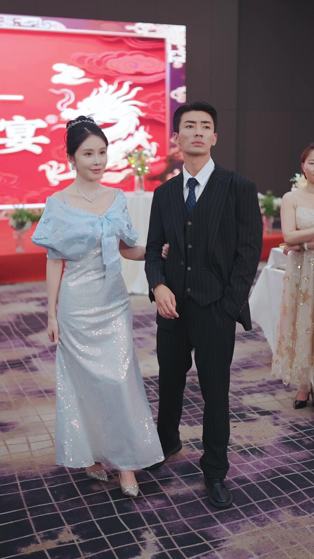 Baru Cerai, Malah Dekat Musuhnya