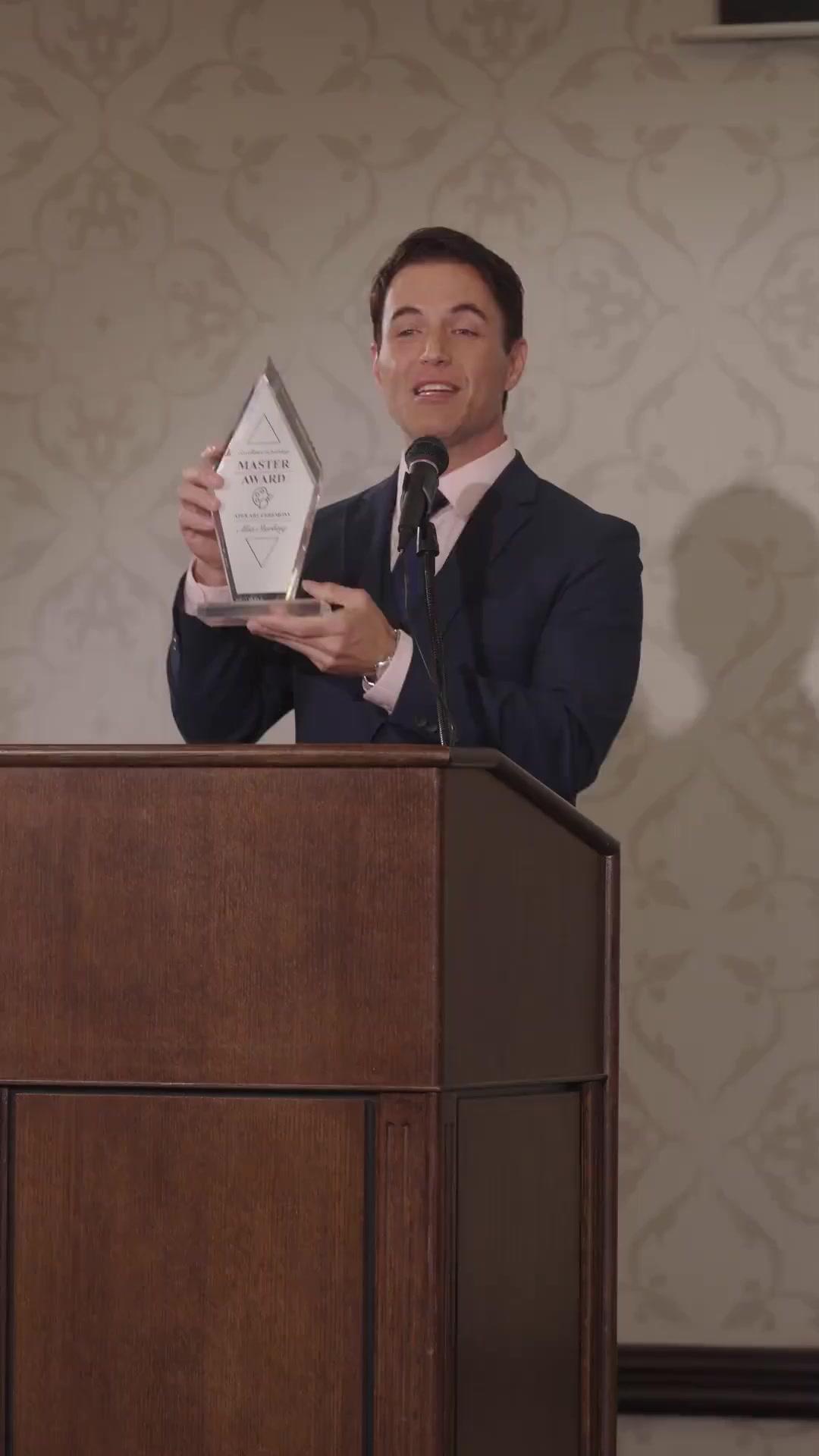 Yêu Lại Anh Trai Nuôi