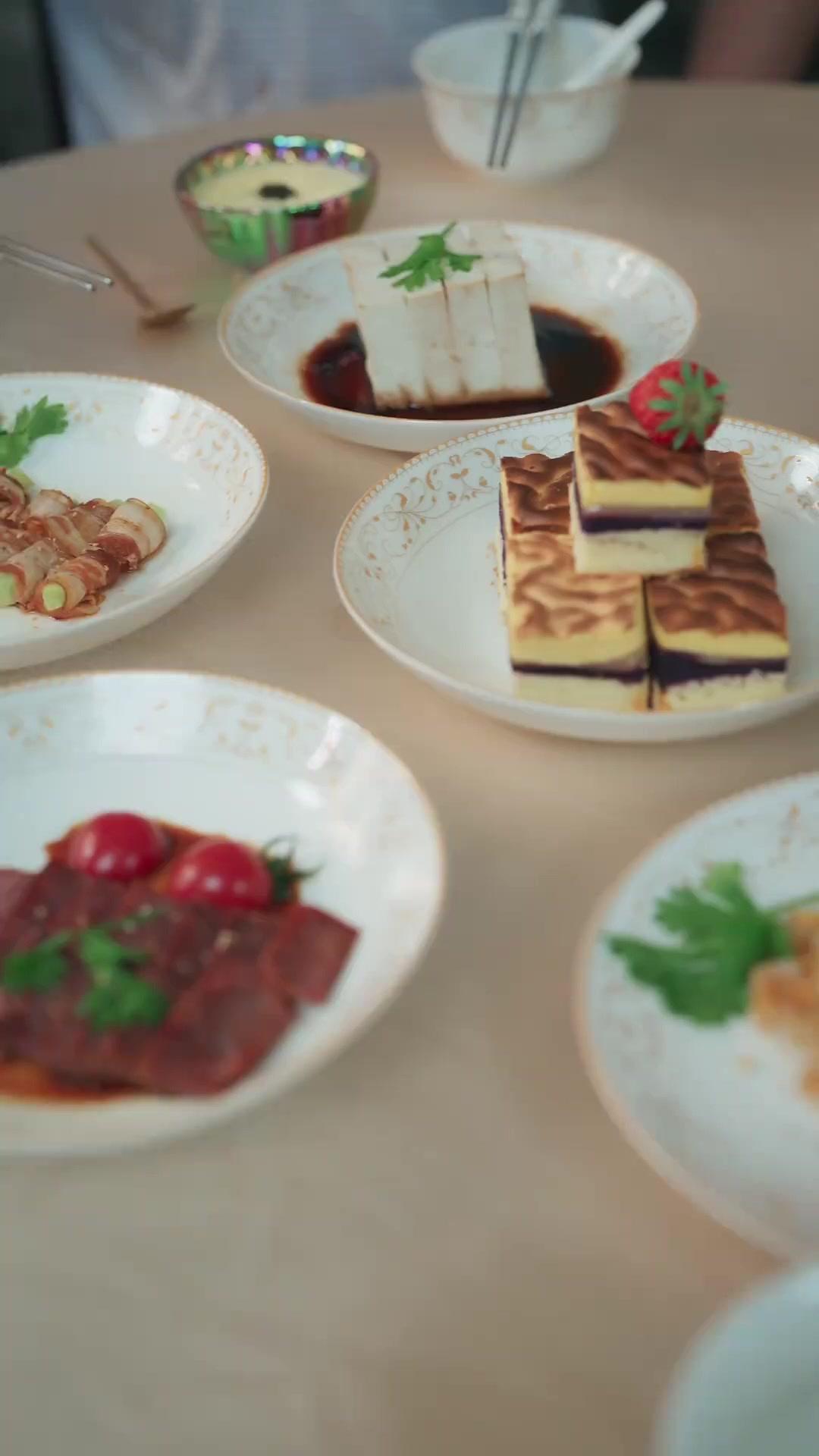 (臺配) 我家古董會說愛你