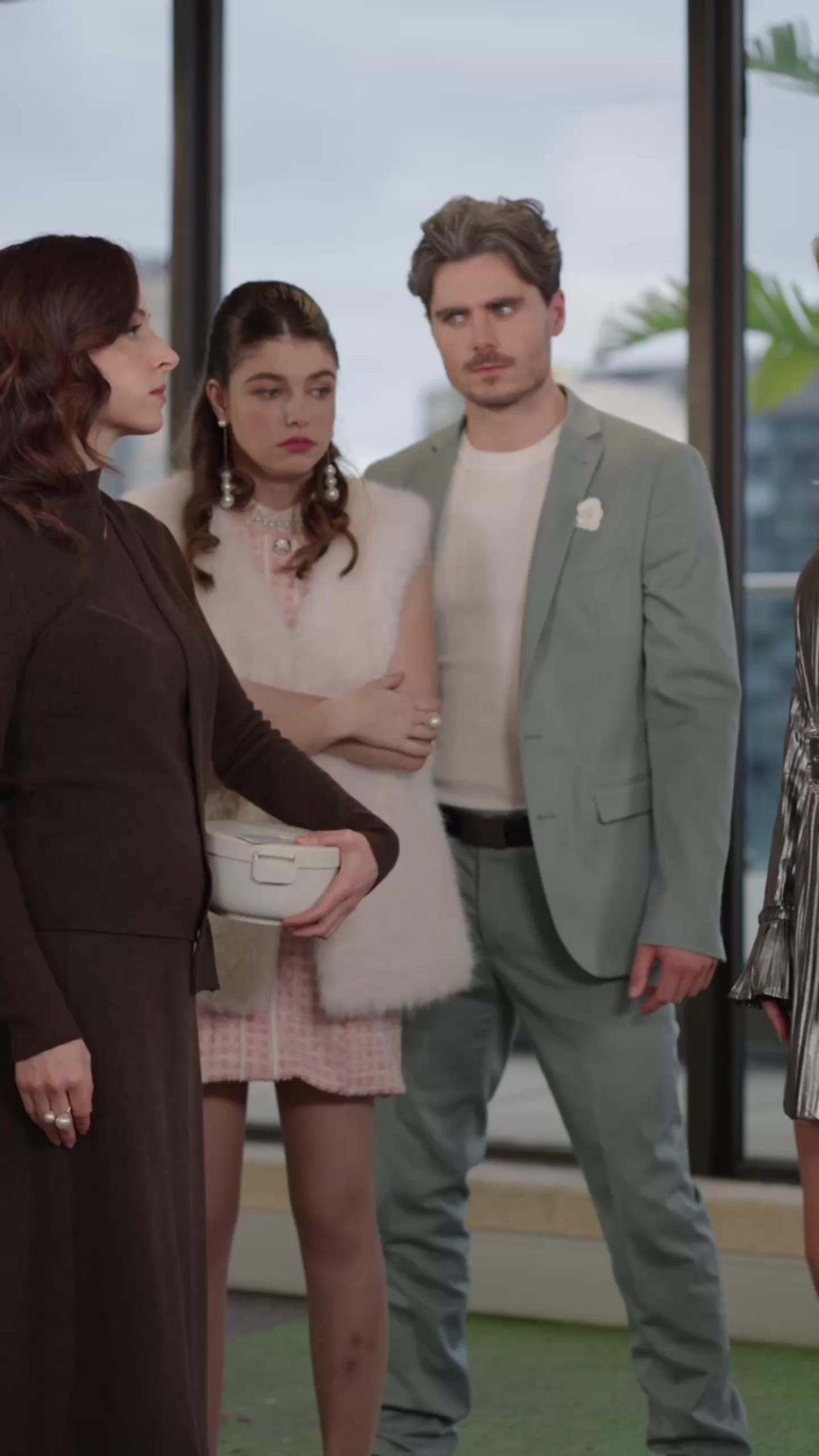 Ten Billion Housewife