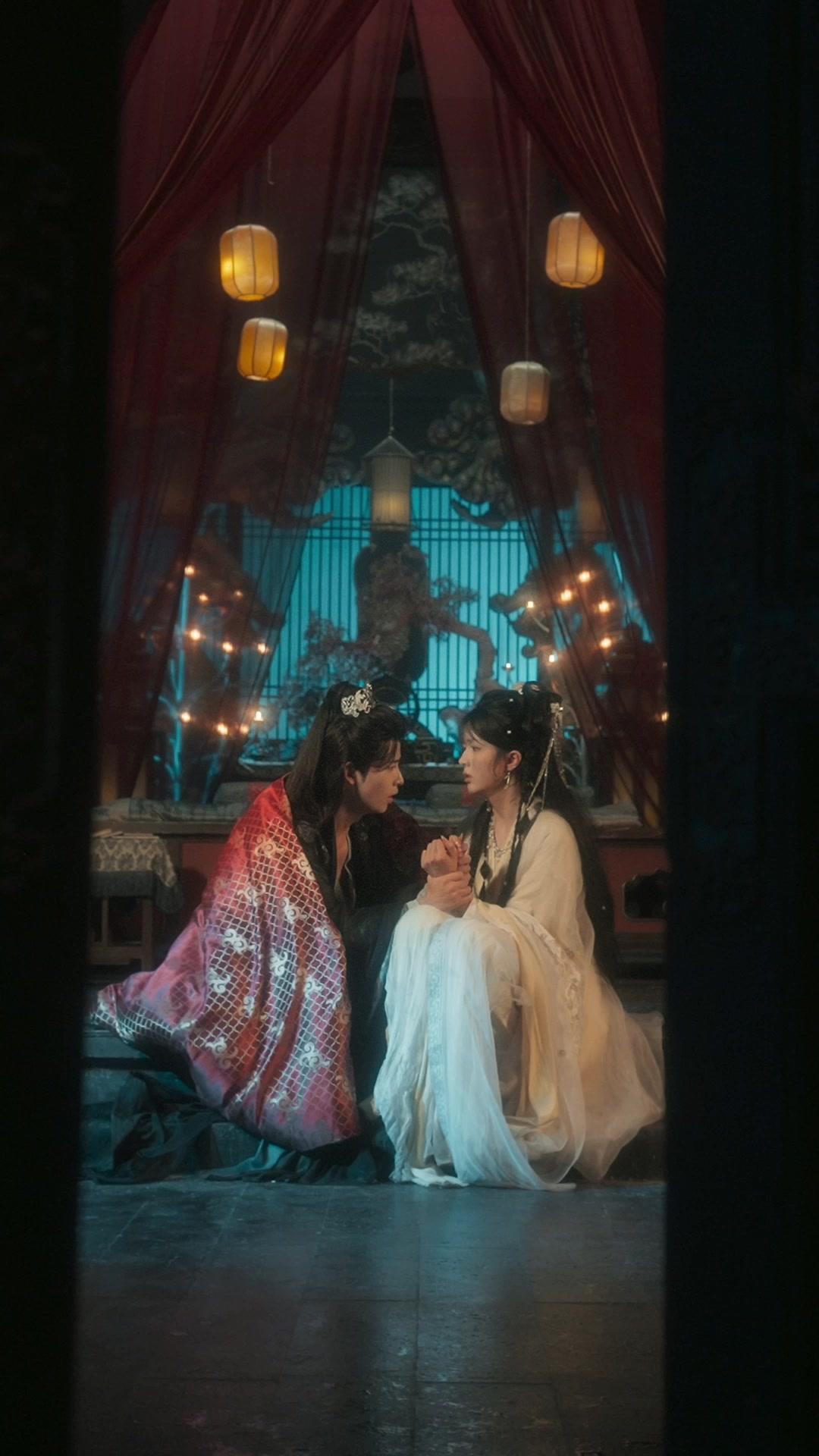 Kaisar, Musuhmu Aneh