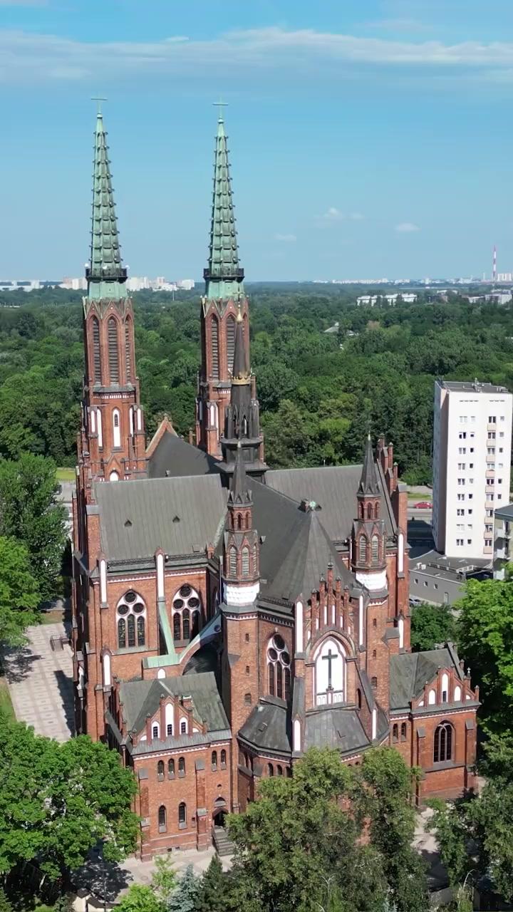 After Switched Fiancé, I Married a Mafia Boss