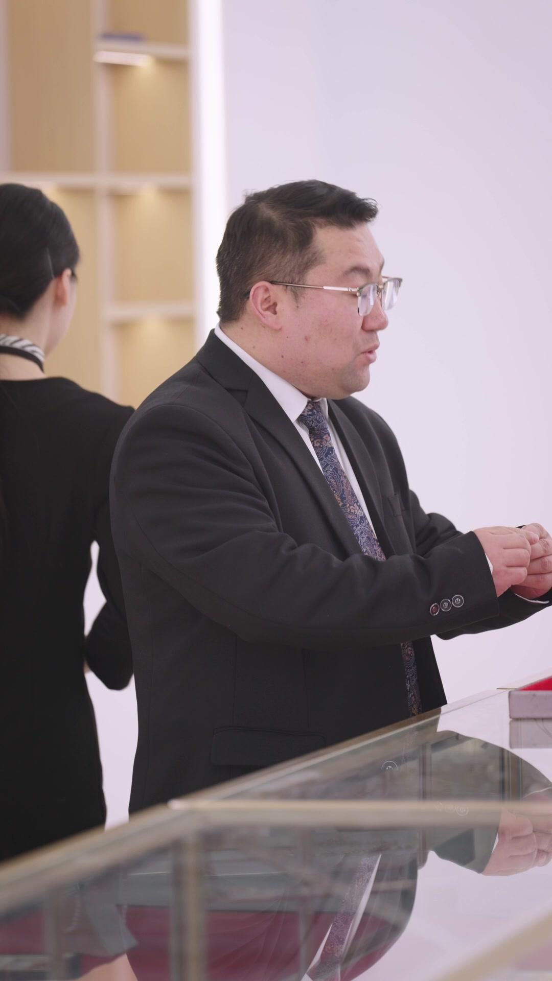 末日淘金記：我用物資換千金