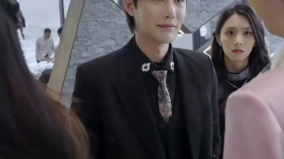 (Sulih Suara) Makin Boros, Rezeki Malah Lancar: Pertemuan yang Mengguncang Keluarga Janandra