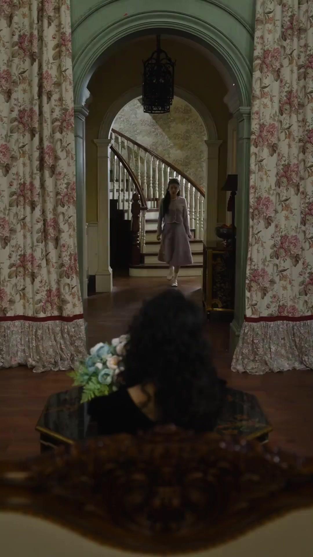 Sepanjang Dekad, Bulan Menunggu