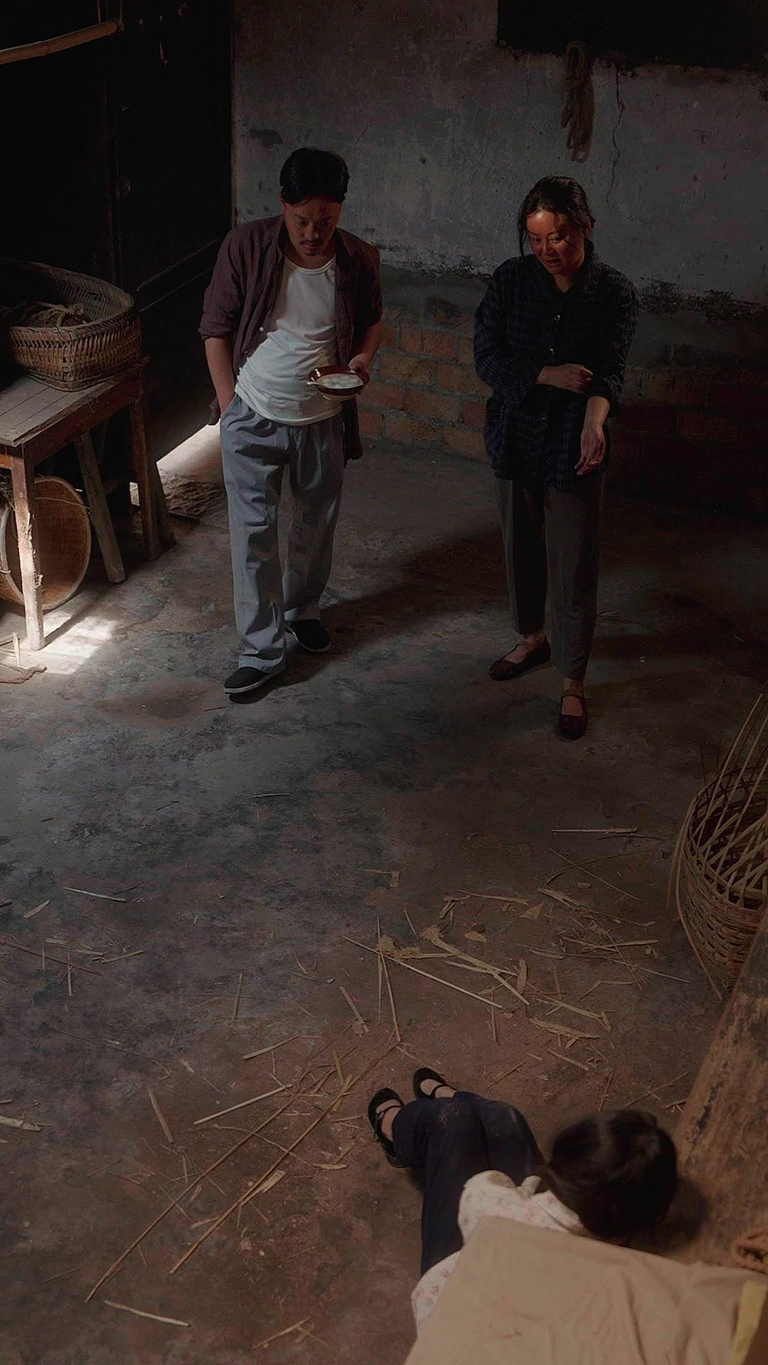 Sepanjang Dekad, Bulan Menunggu