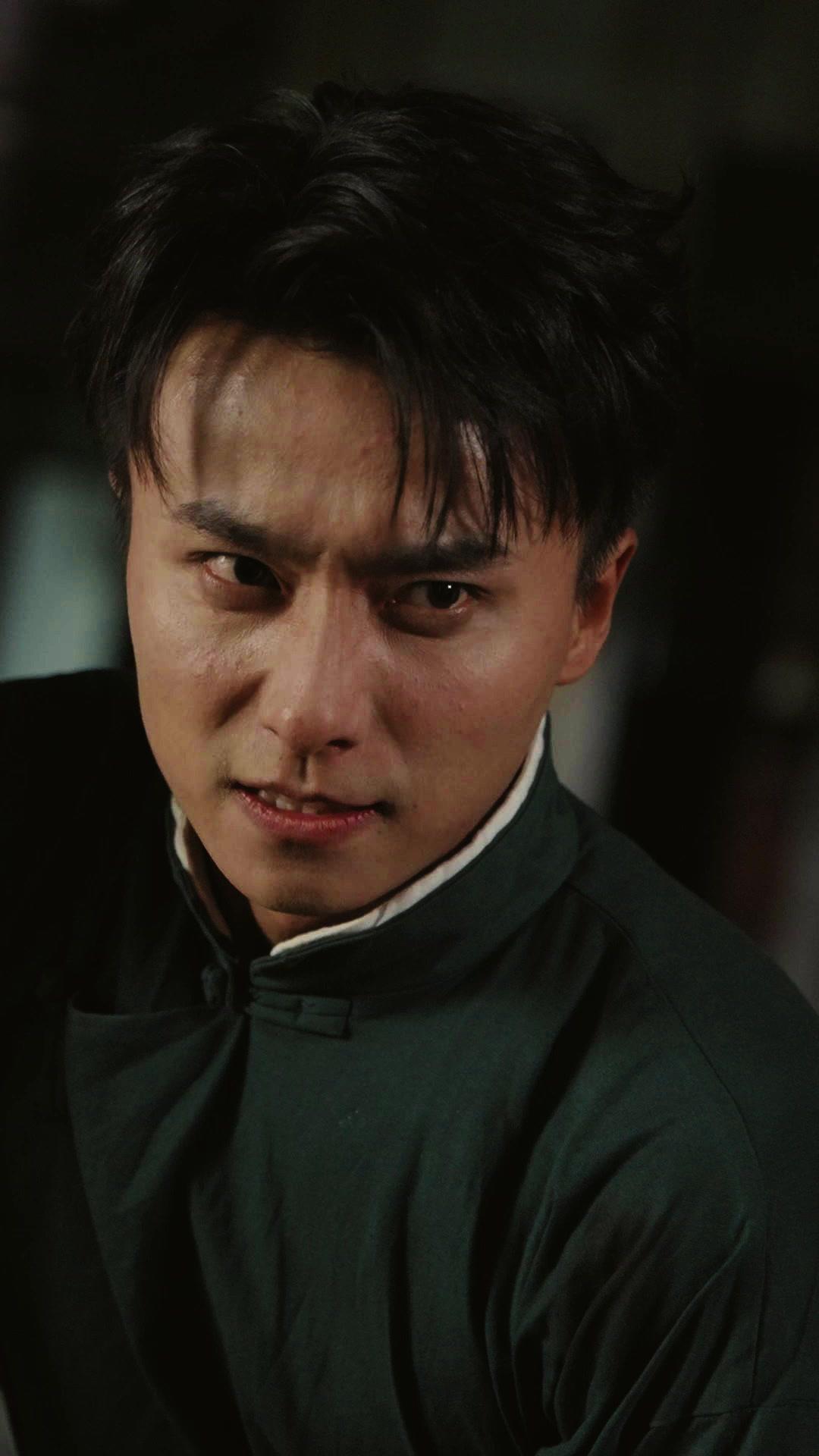 Alzo el filo del Este 