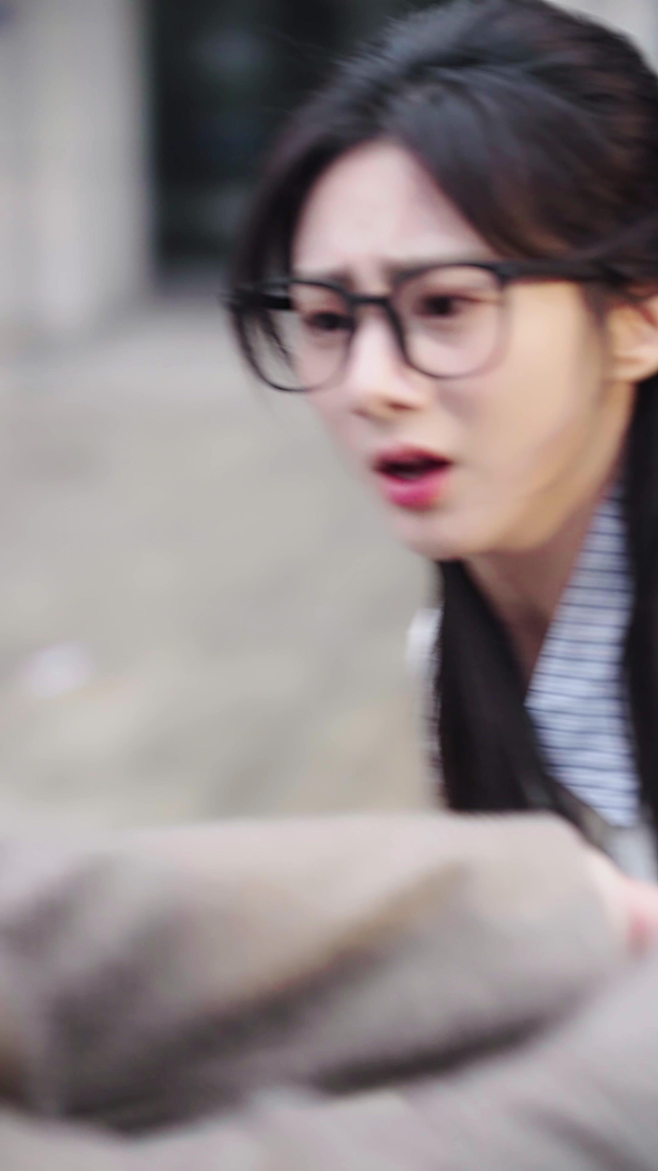 一閃而婚：億萬老公站起來了