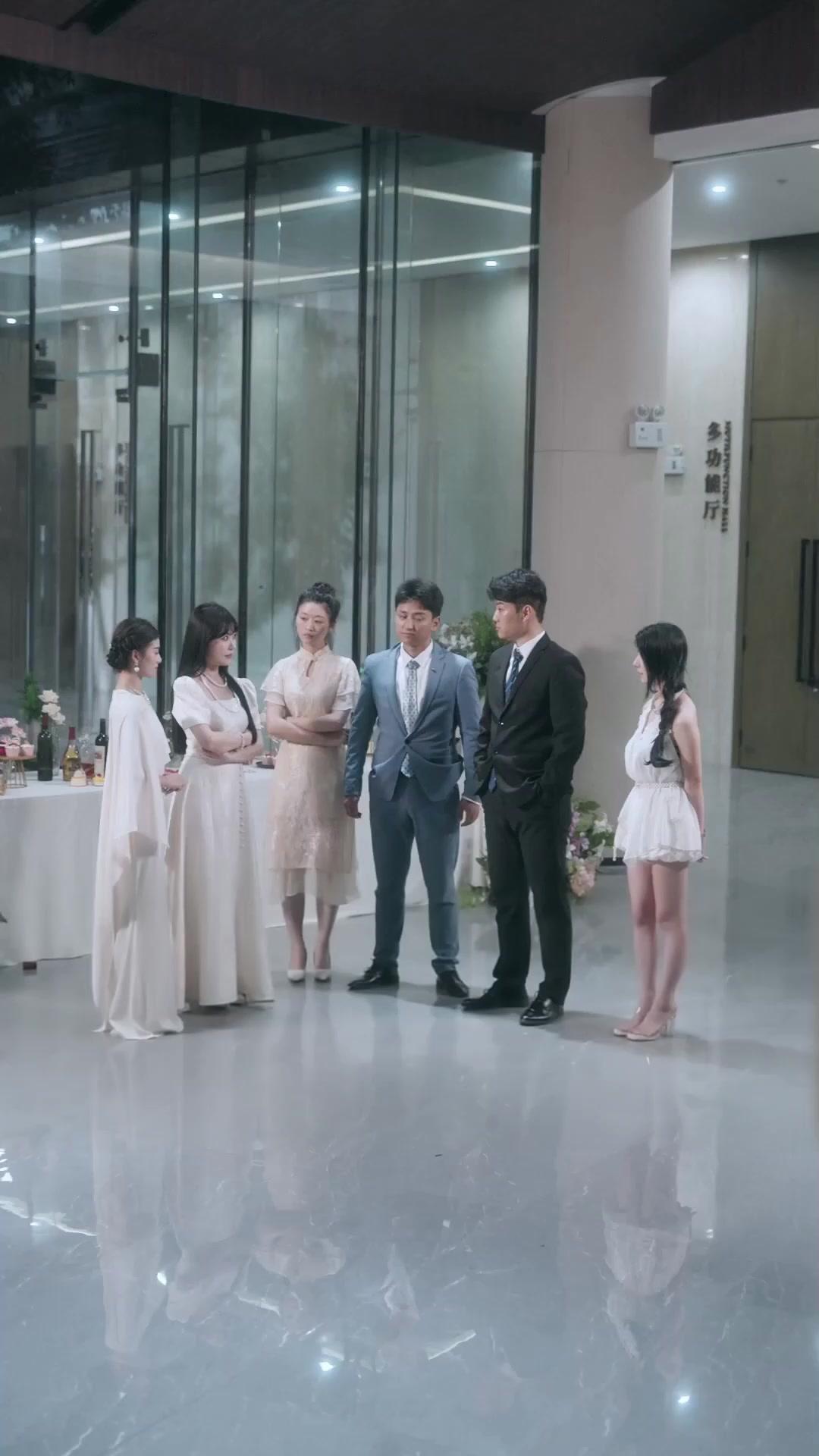 TRAQUÉES PAR L'AMOUR