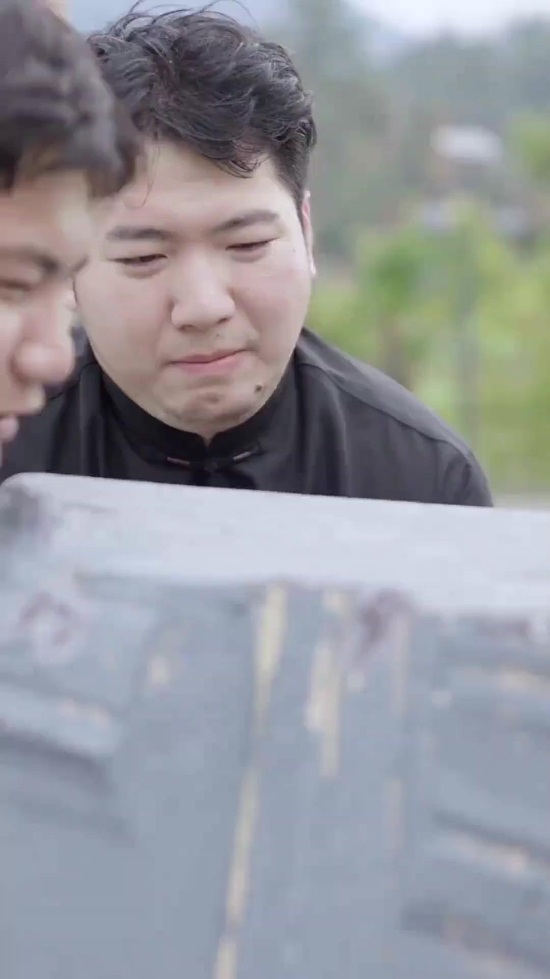 (Dubbed) A God in a Fool’s Flesh