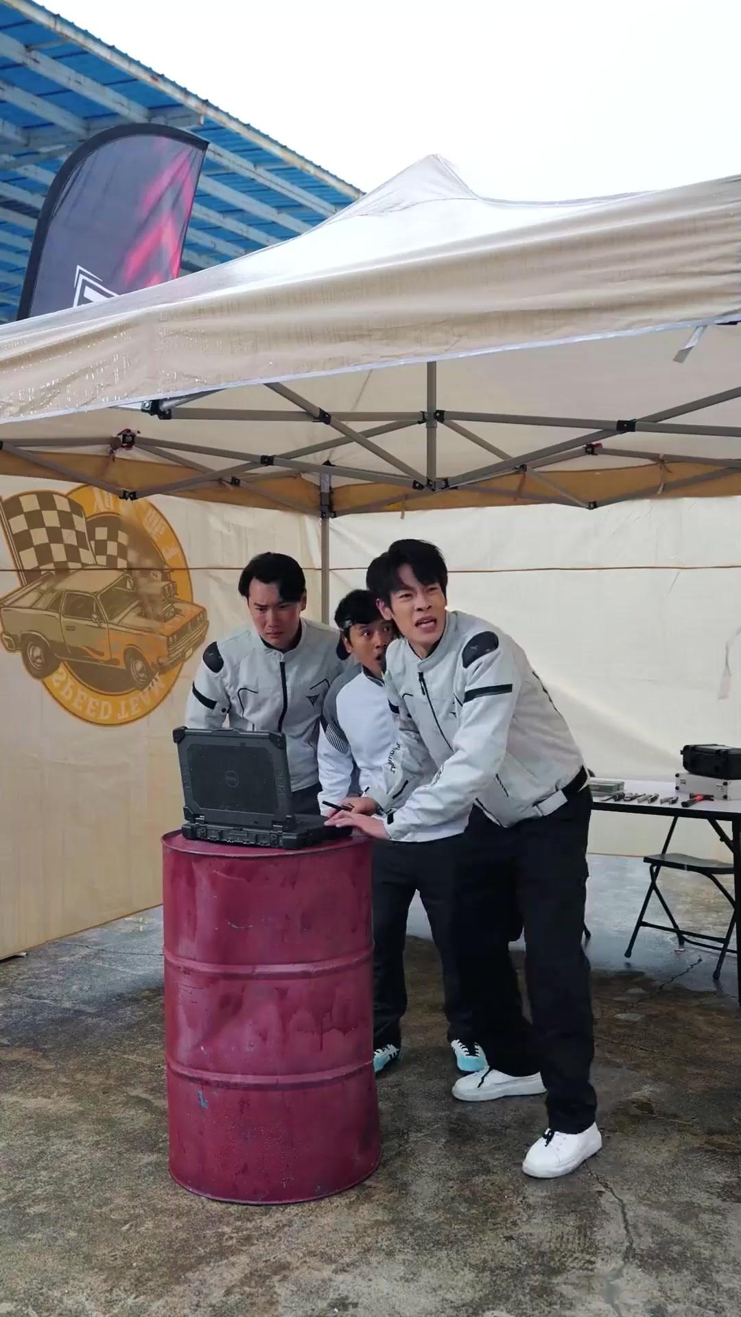 (Dublagem) Fúria na Estrada