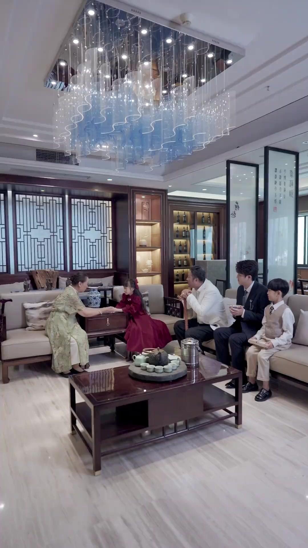 (Dublagem)A Bisavó de 7 Anos Conserta a Família