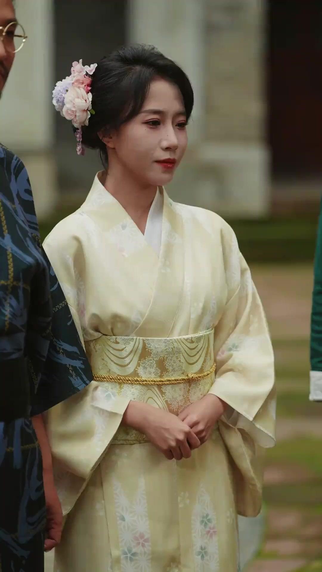 (Doblado) Alzo el filo del Este