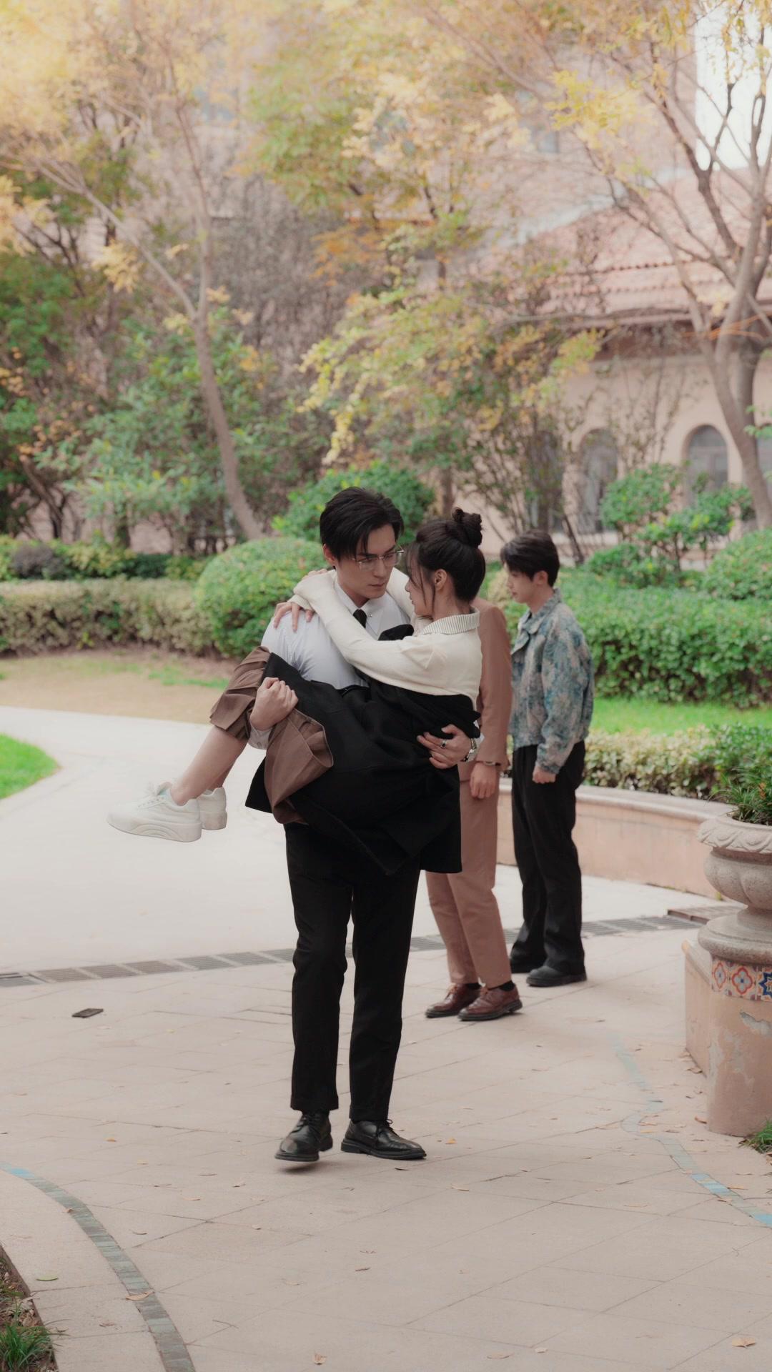 Boss Jatuh Cinta pada Pembantu