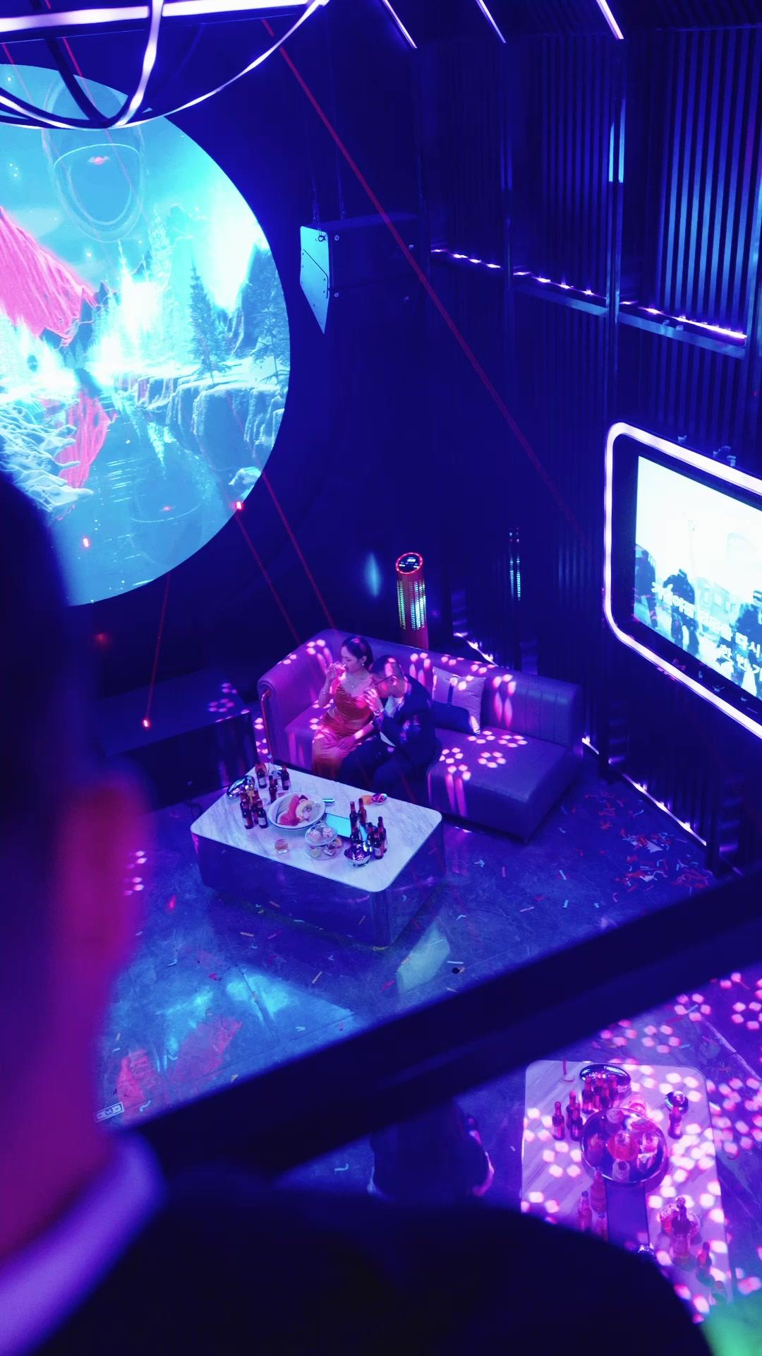 NOUVEAU VISAGE, VIEILLE RANCUNE