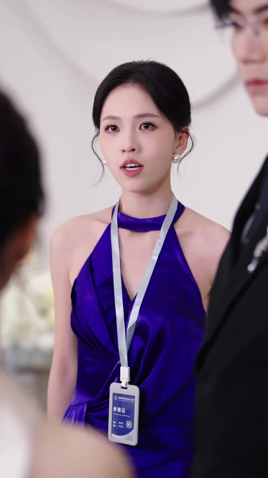 حين تظاهرتُ بالطاعة، أصبحتُ مدلّلةَ الكبير