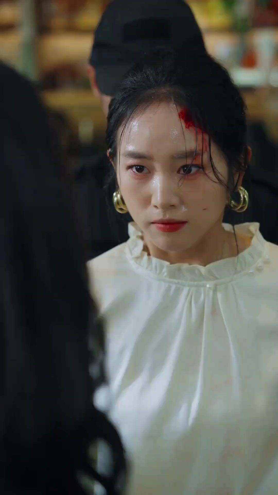 (พากย์เสียง) คิดว่าไม่หรูหรา