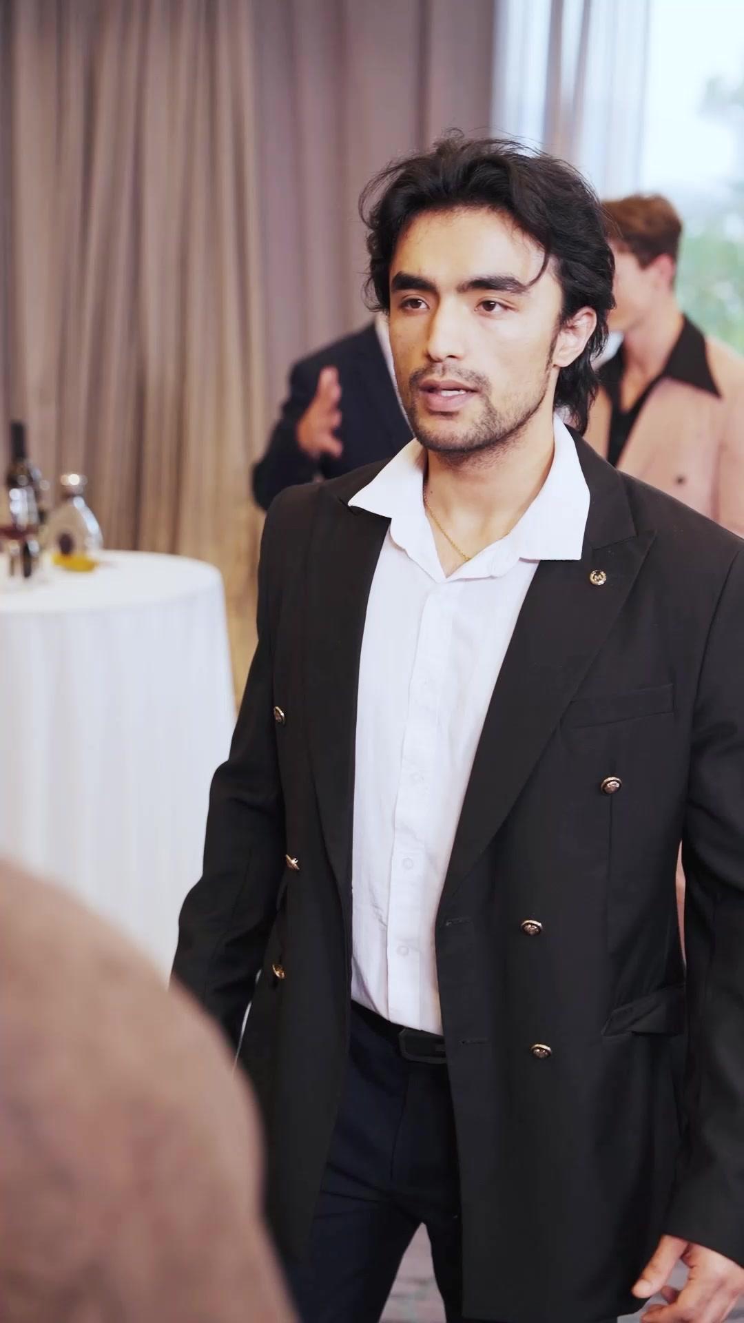 O Rei Lobo Oculto: Um Híbrido Fracassado