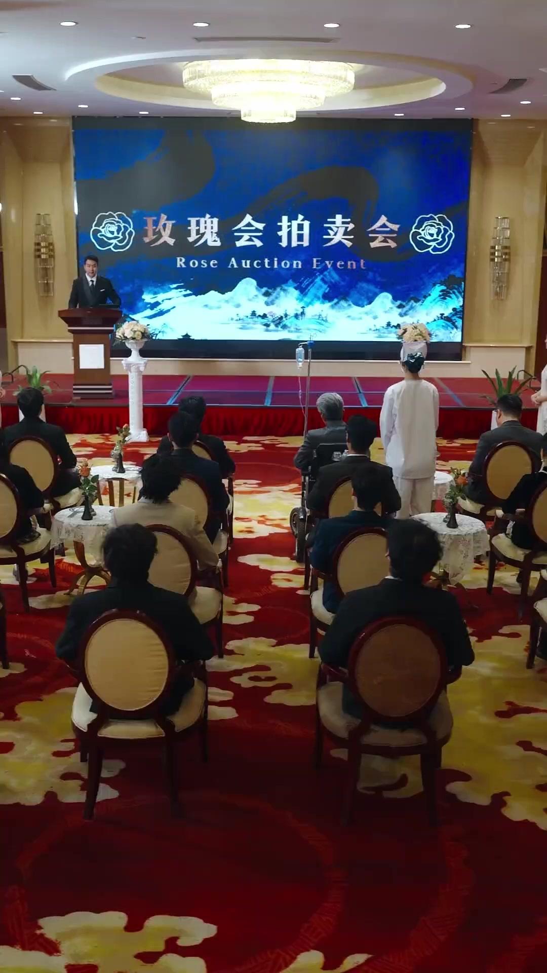 バラは棘を隠して咲く