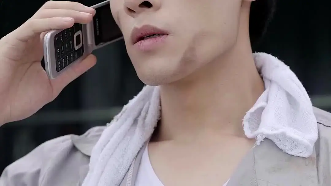 離婚後，高冷前妻夜夜數淚：雨中對峙揭穿階級幻覺